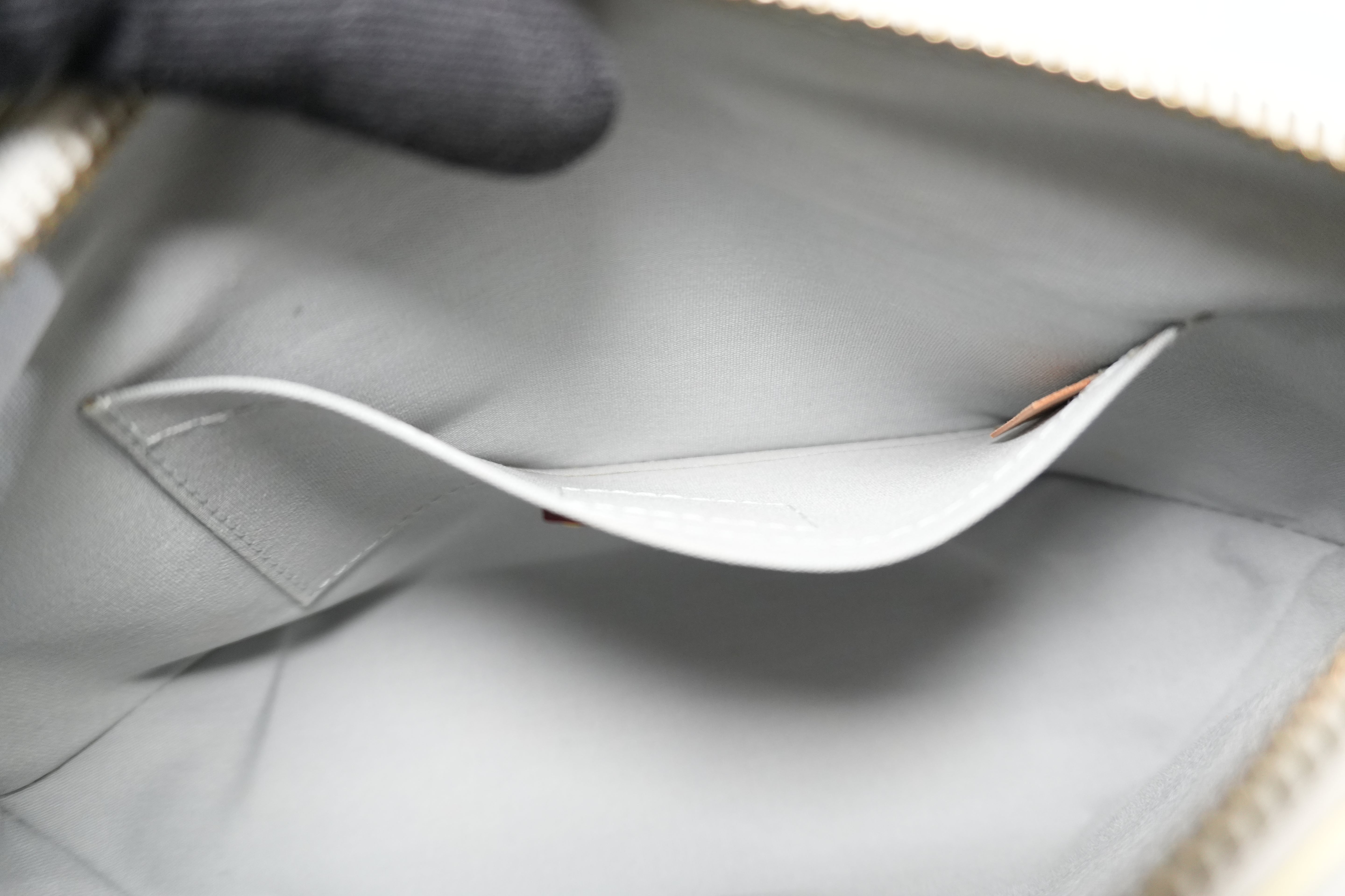 Pre-owned Louis Vuitton Vernis Minna Street Crossbody Bag Yellow