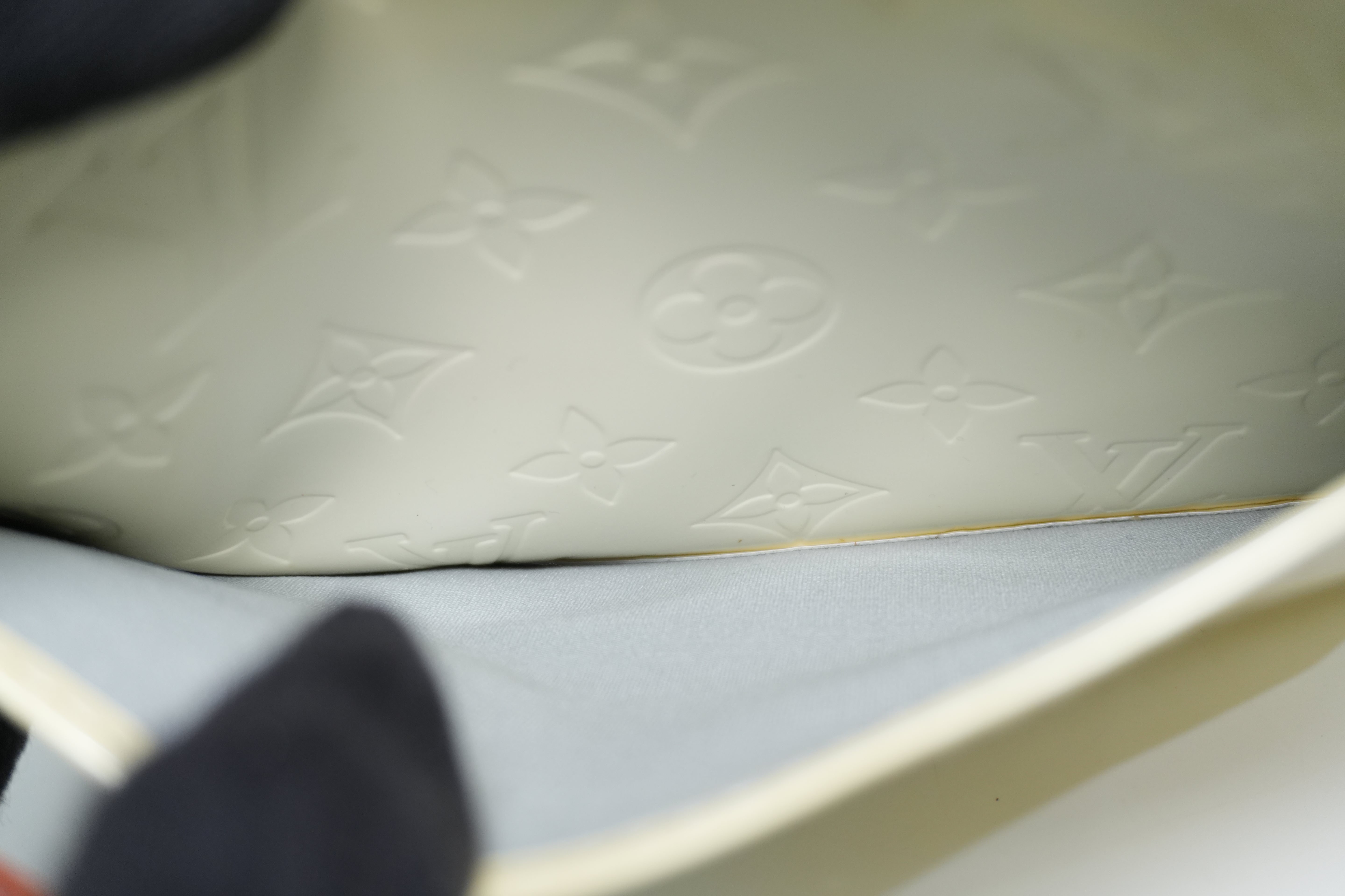 Pre-owned Louis Vuitton Vernis Minna Street Crossbody Bag Yellow