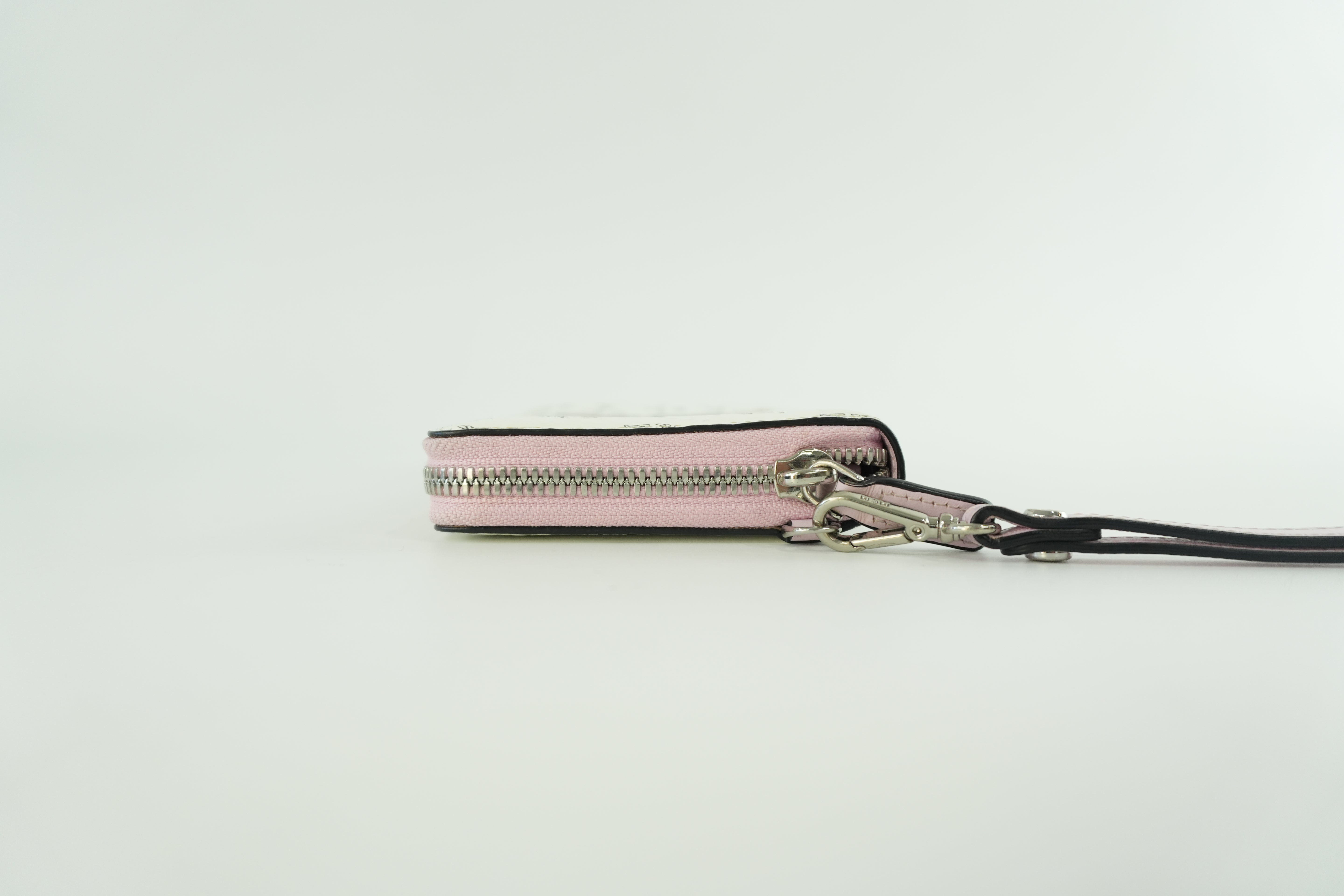 Pre-owned MCM Zippy Long Wallet White