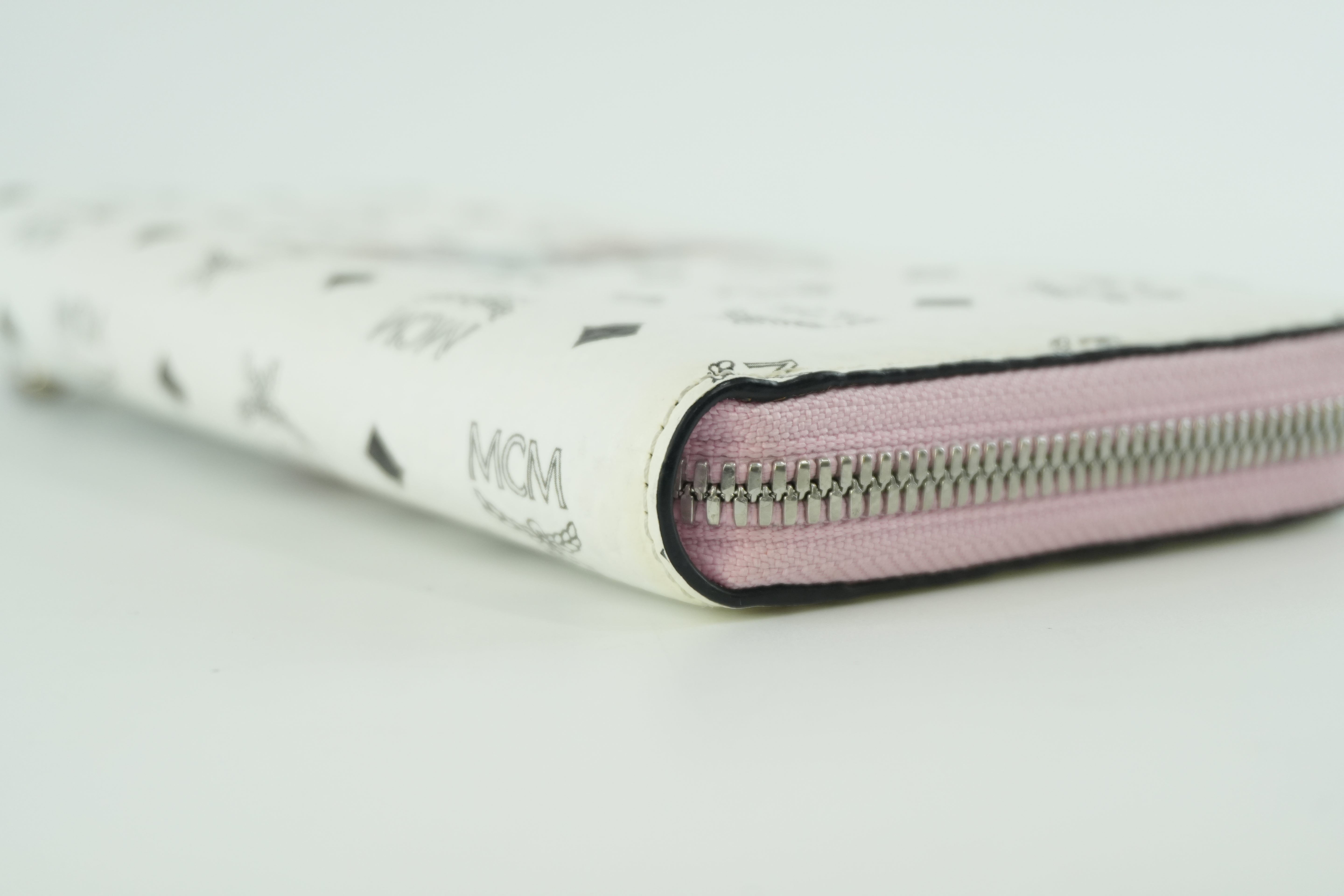 Pre-owned MCM Zippy Long Wallet White