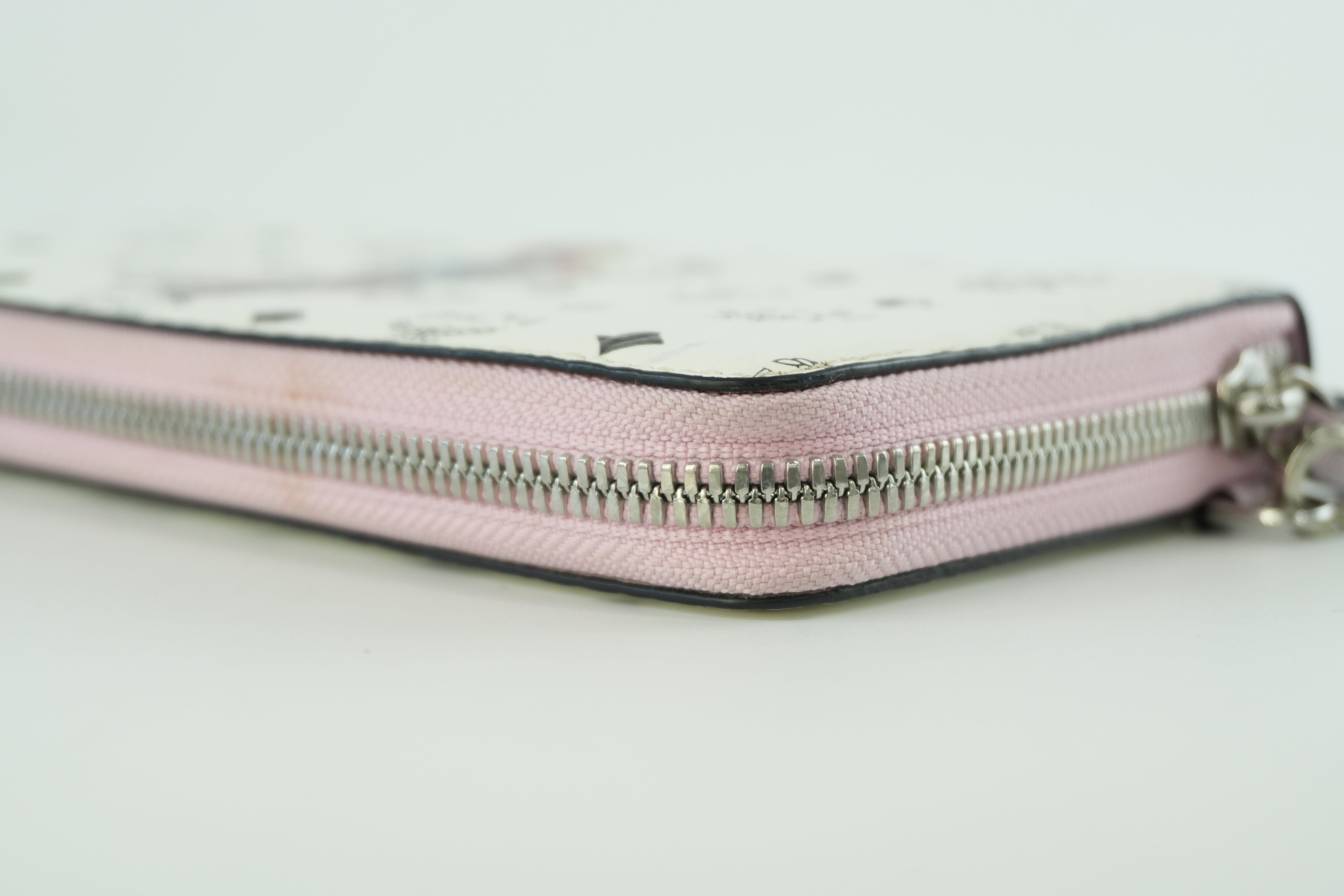 Pre-owned MCM Zippy Long Wallet White