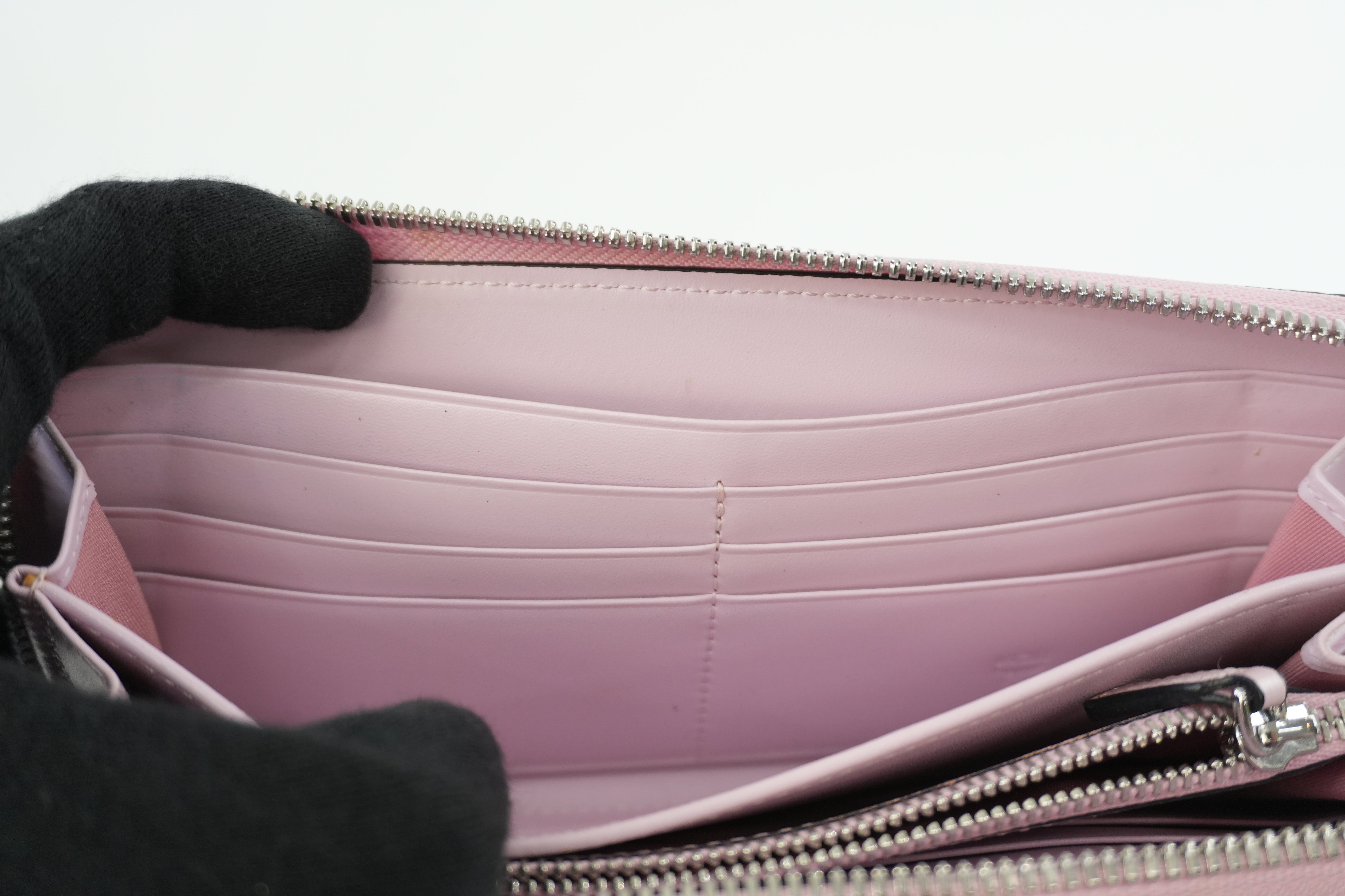 Pre-owned MCM Zippy Long Wallet White