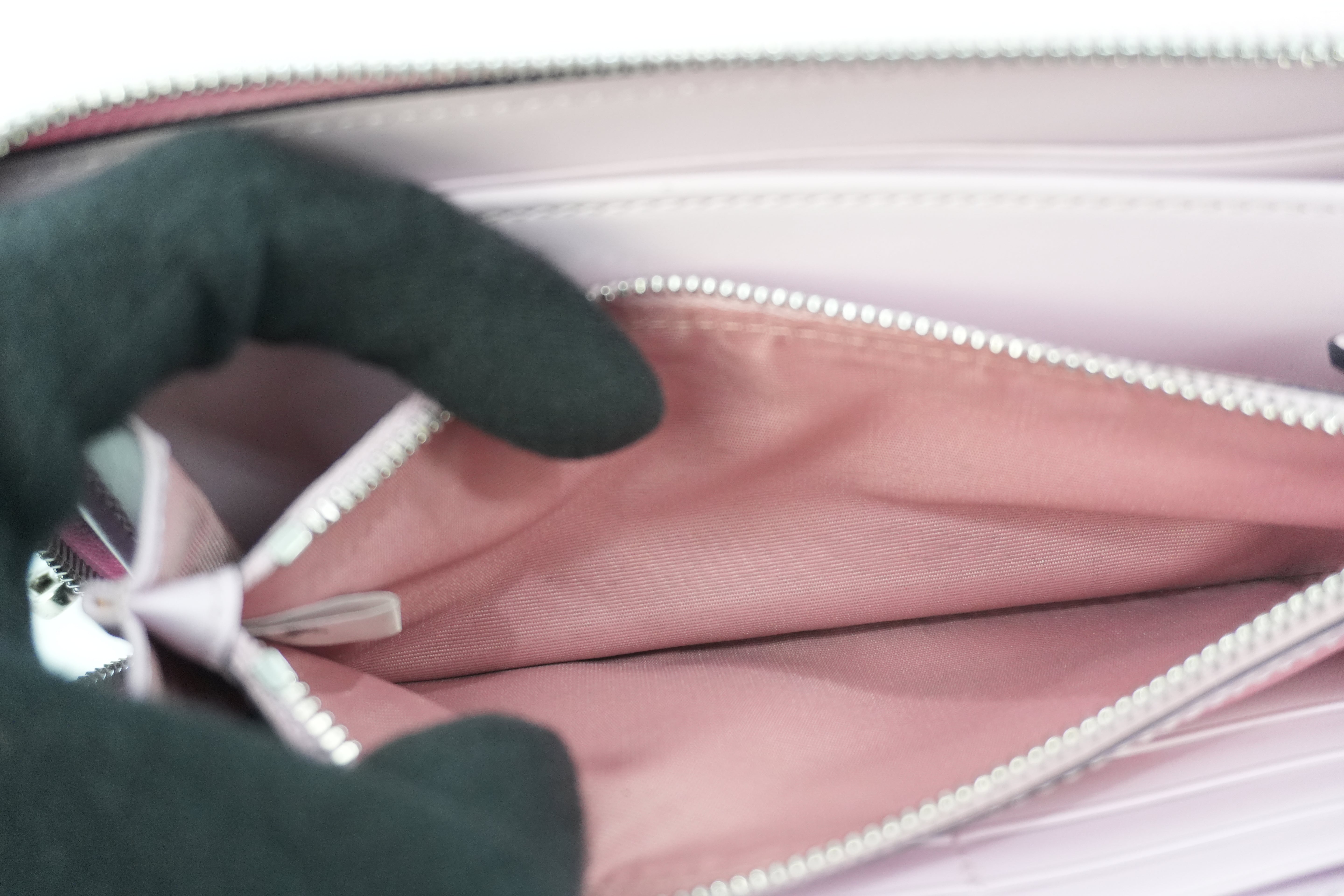 Pre-owned MCM Zippy Long Wallet White