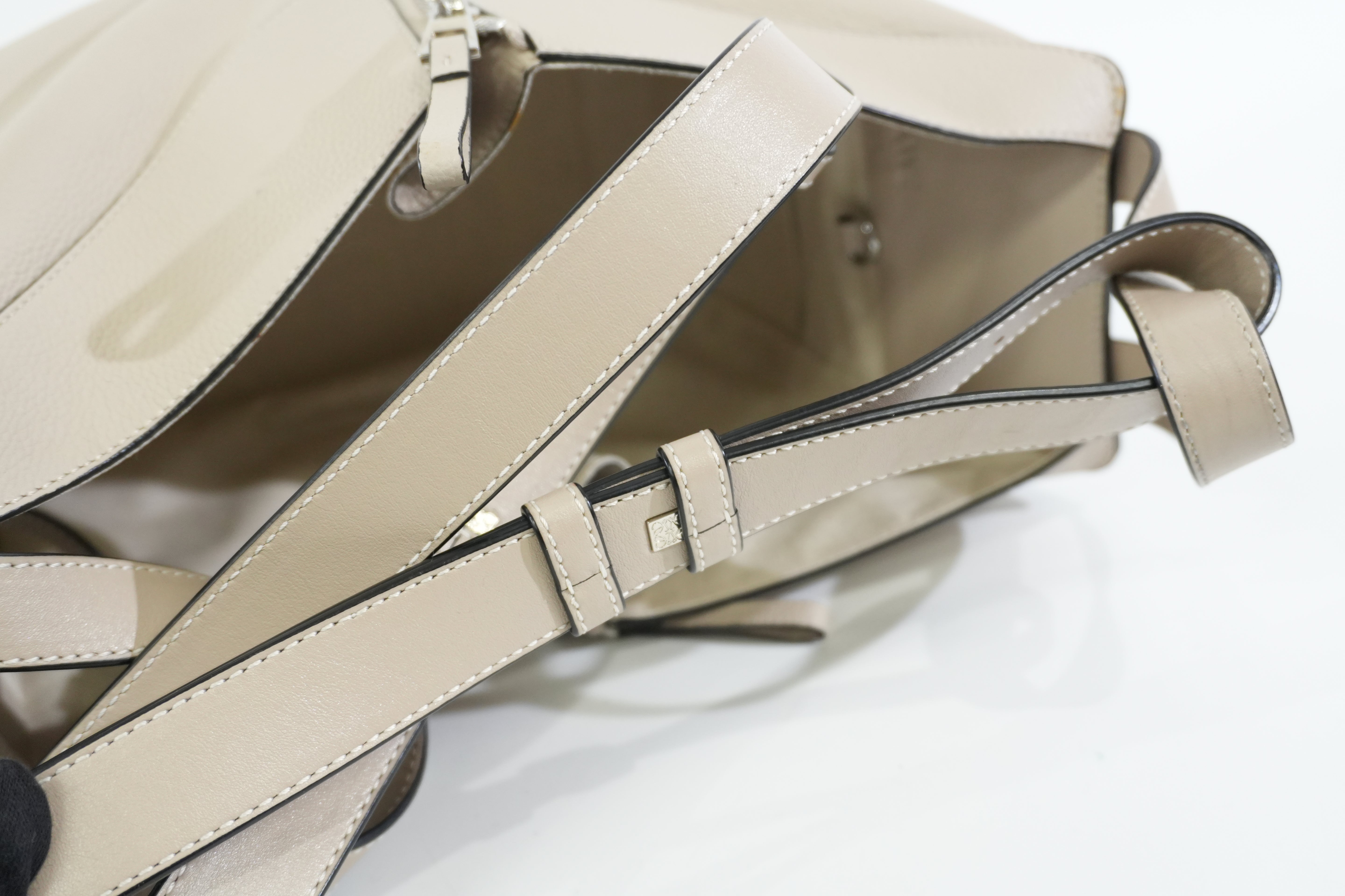 Pre-owned Loewe Hammock Shoulder Bag Ivory