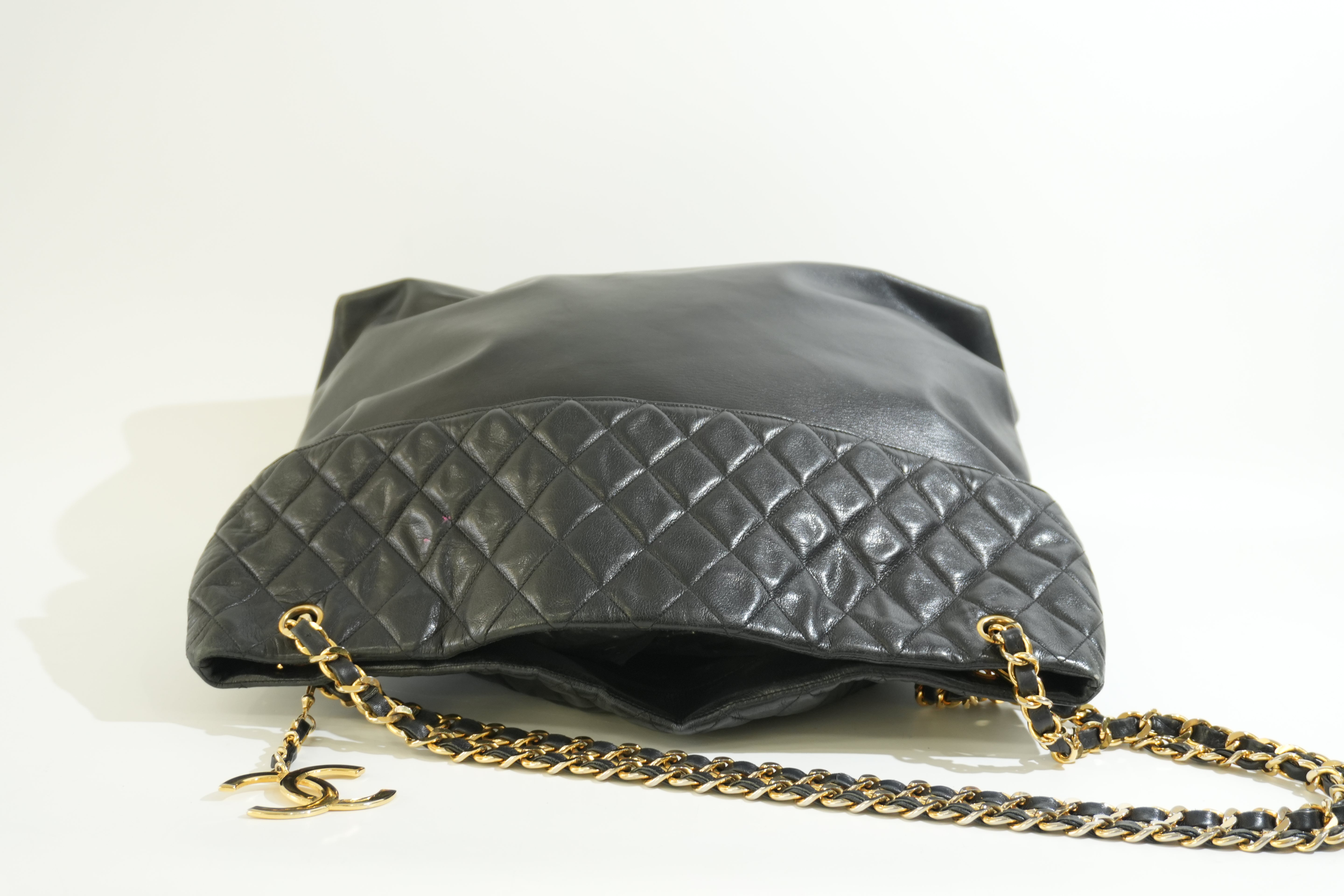 Pre-owned Chanel Lambskin Leather Huge Chain Tote Bag Black