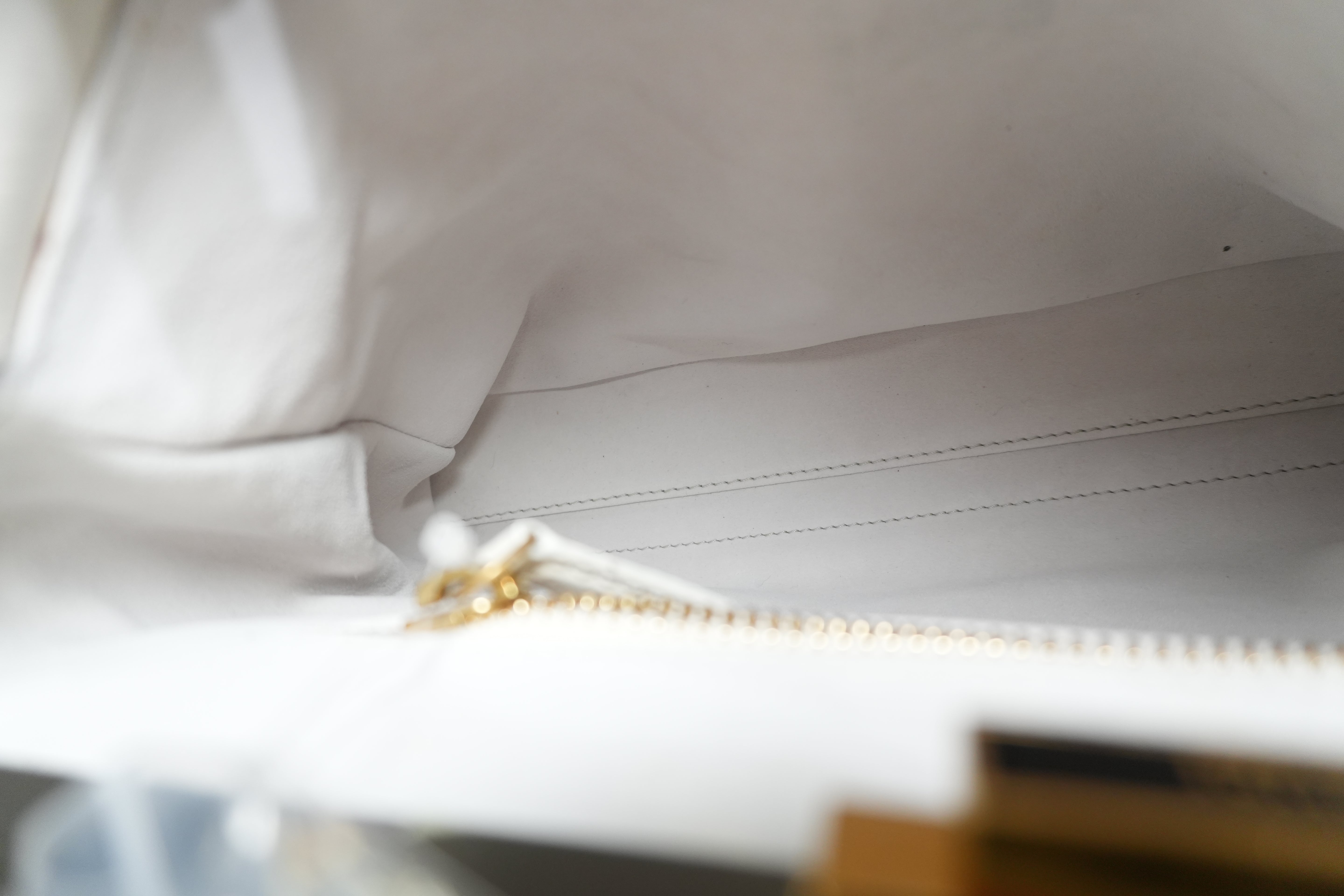 Pre-owned Fendi Peek a Boo Shoulder Bag White