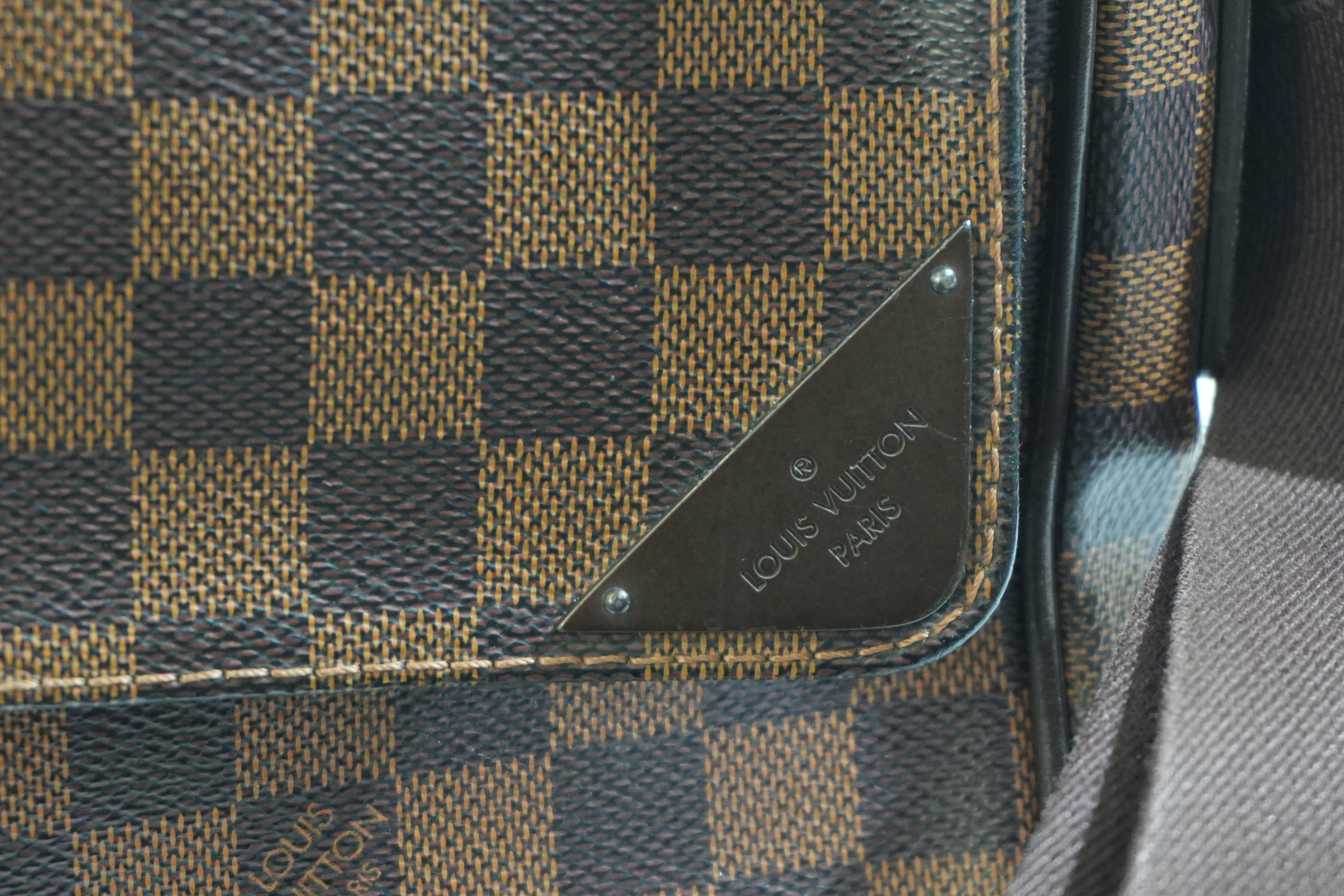 Pre-owned Louis Vuitton Damier Ebene Shelton Messenger Bag