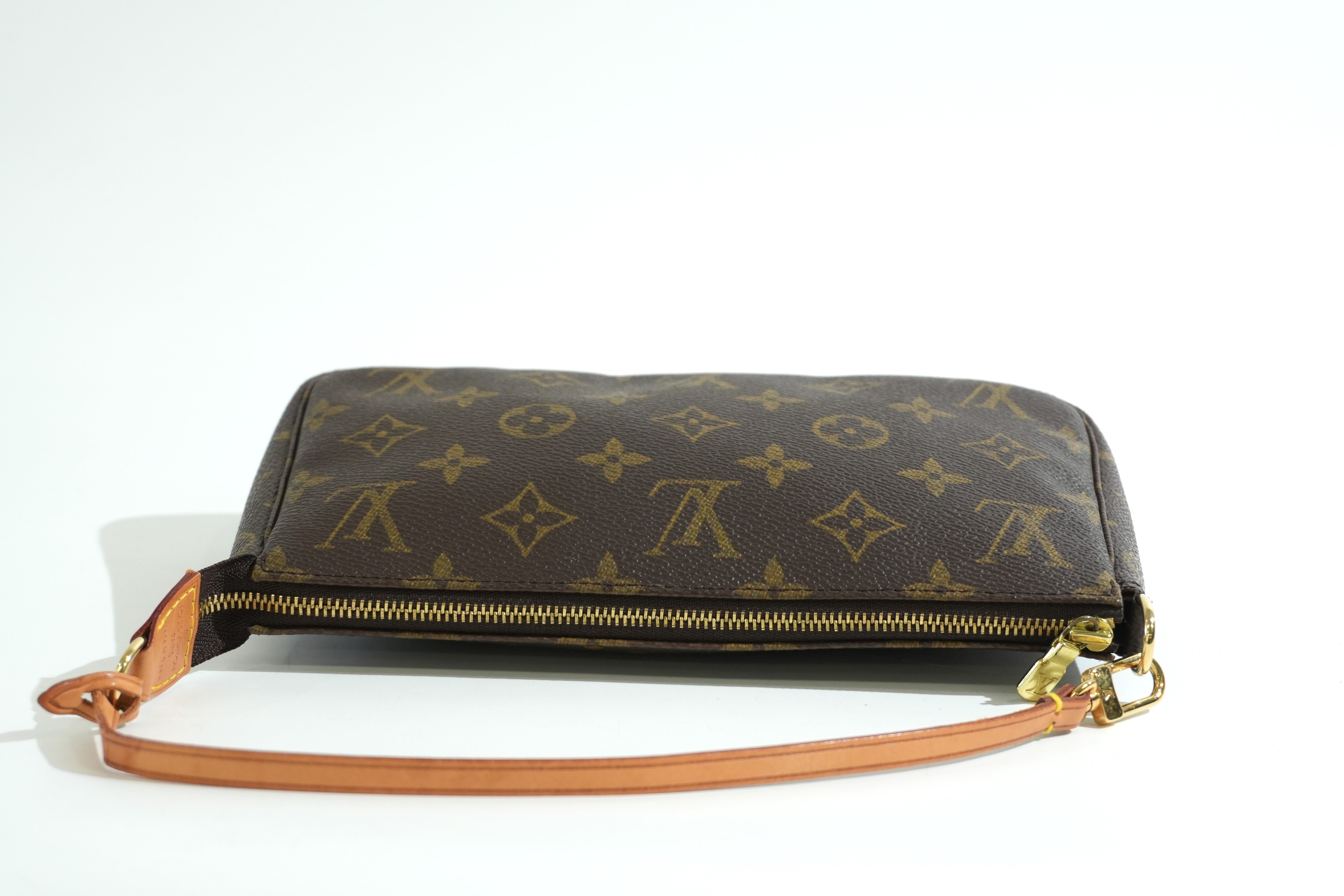 Pre-owned Louis Vuitton Monogram Pochette Accessories Handbag