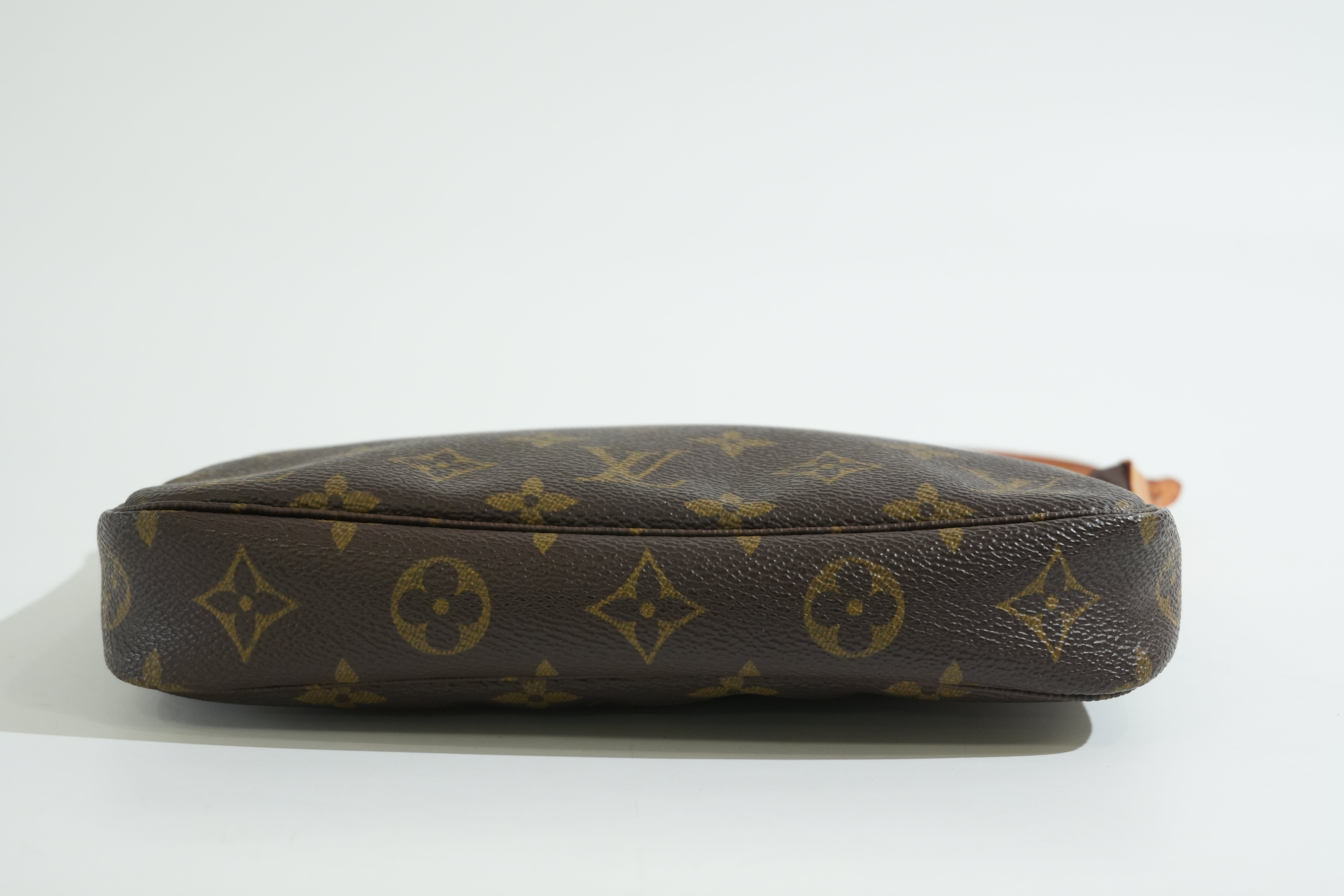 Pre-owned Louis Vuitton Monogram Pochette Accessories Handbag