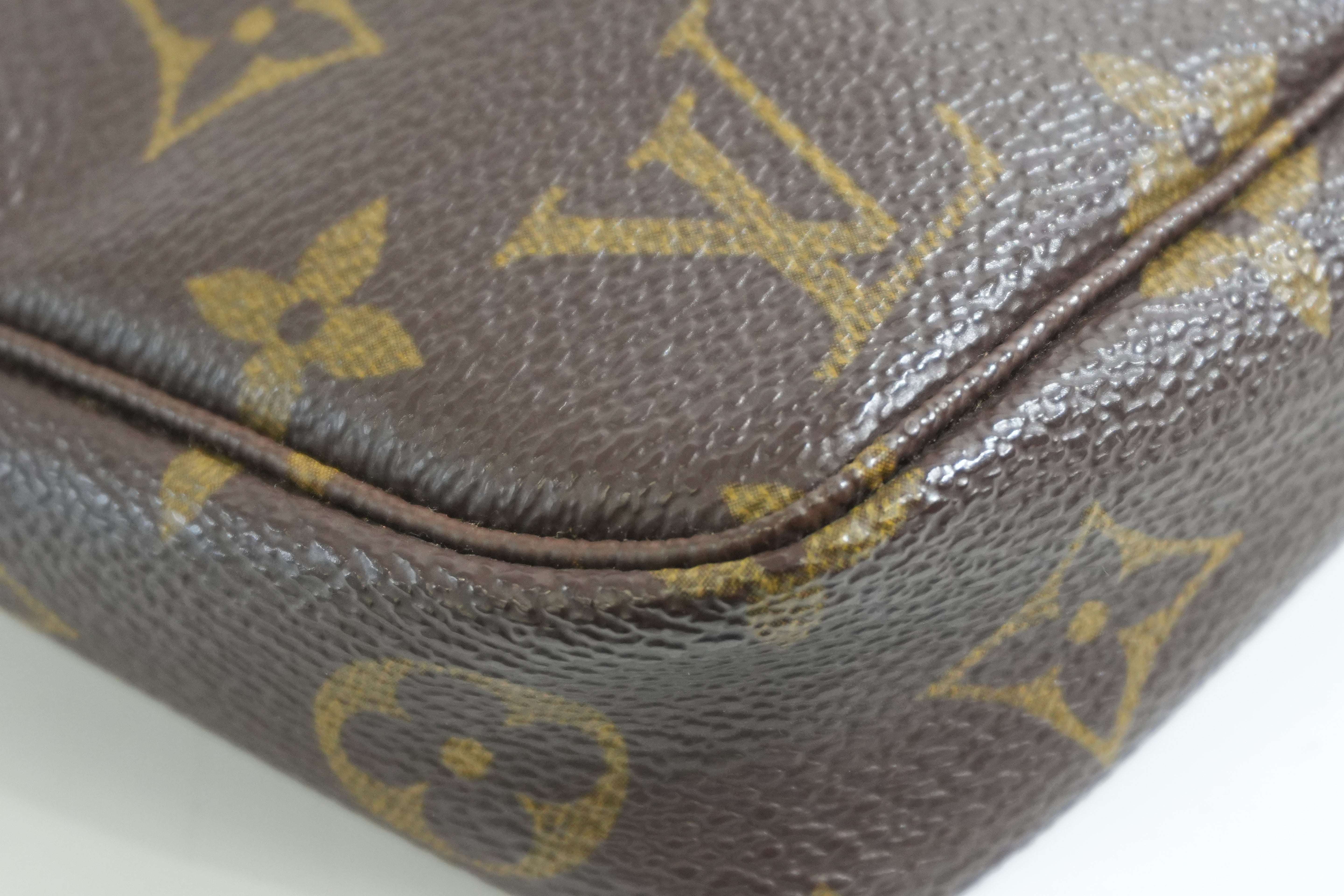 Pre-owned Louis Vuitton Monogram Pochette Accessories Handbag