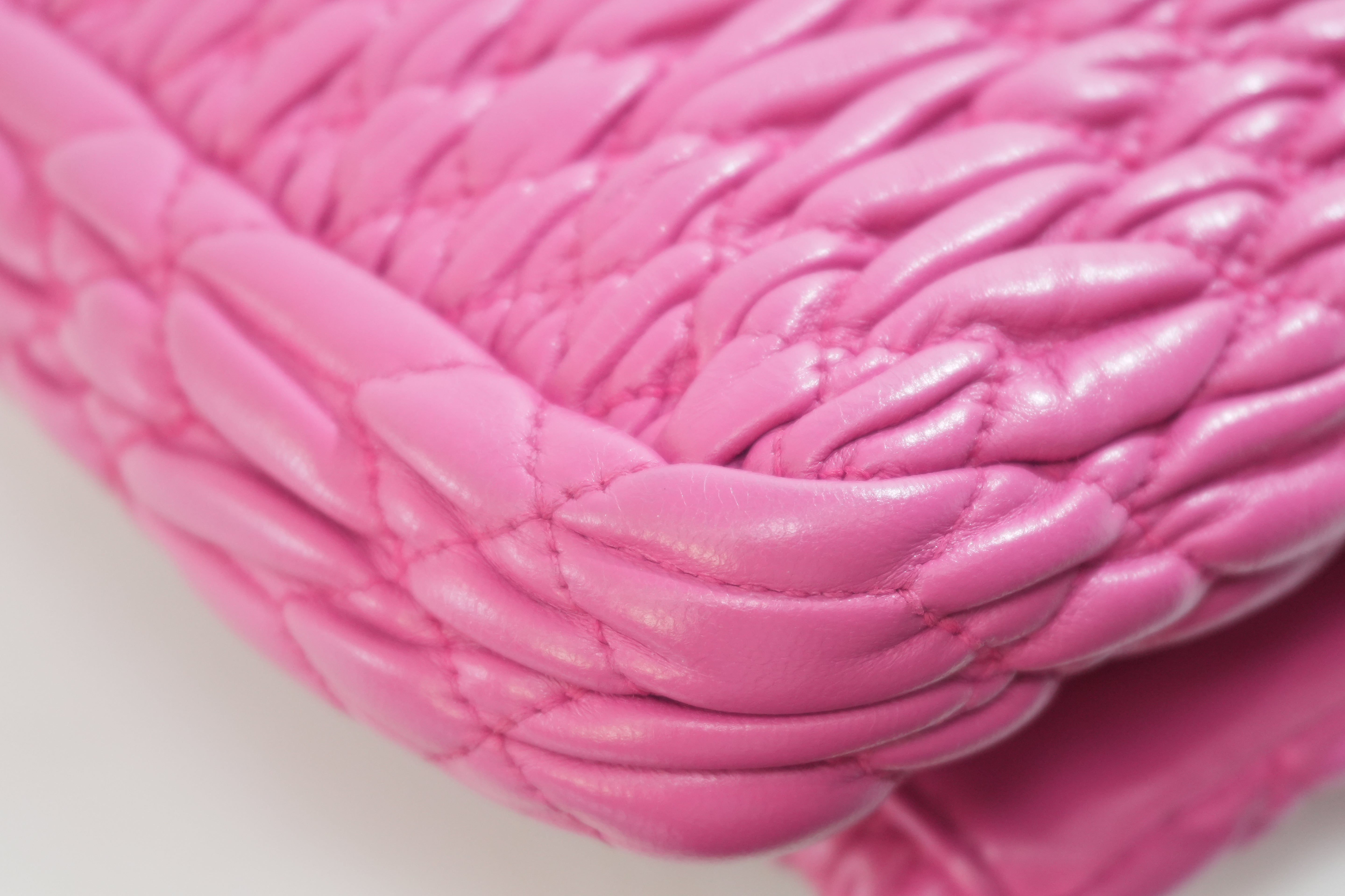 Pre-owned Miu Miu Metelasse Shoulder Bag Pink