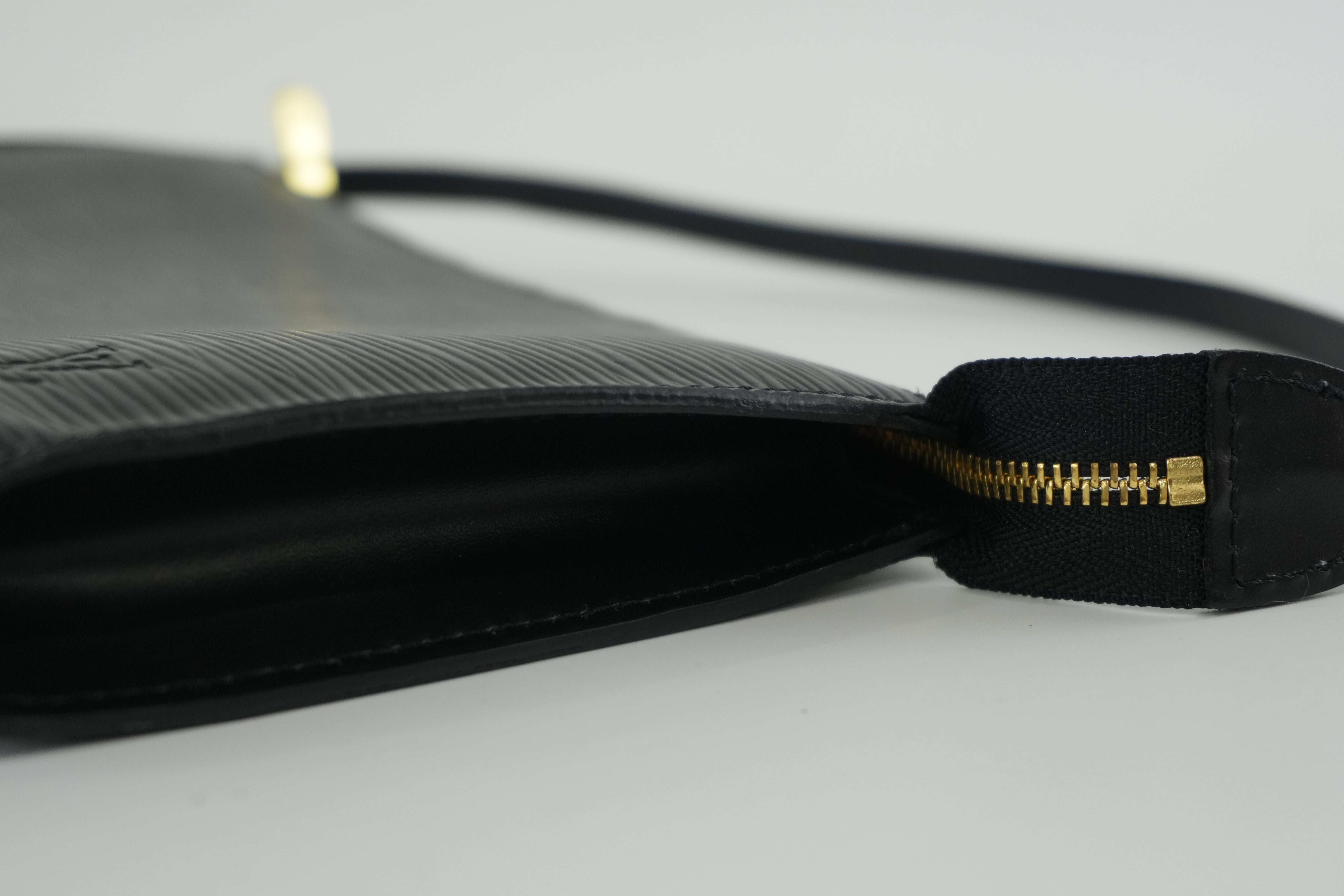 Louis Vuitton Epi Pochette Accessories Black Used
