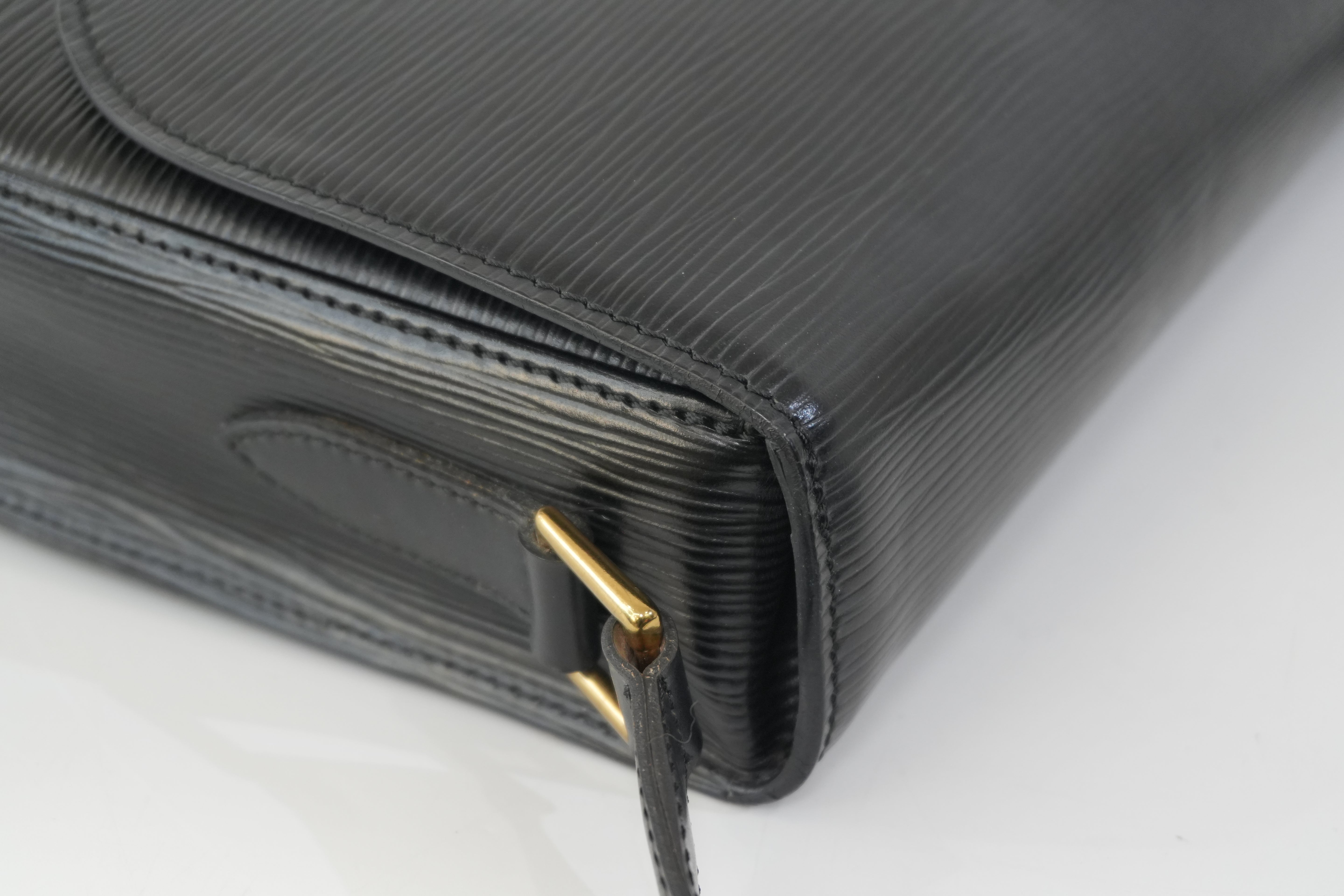 Pre-owned Louis Vuitton Epi Saint Cloud GM Shoulder Bag Black