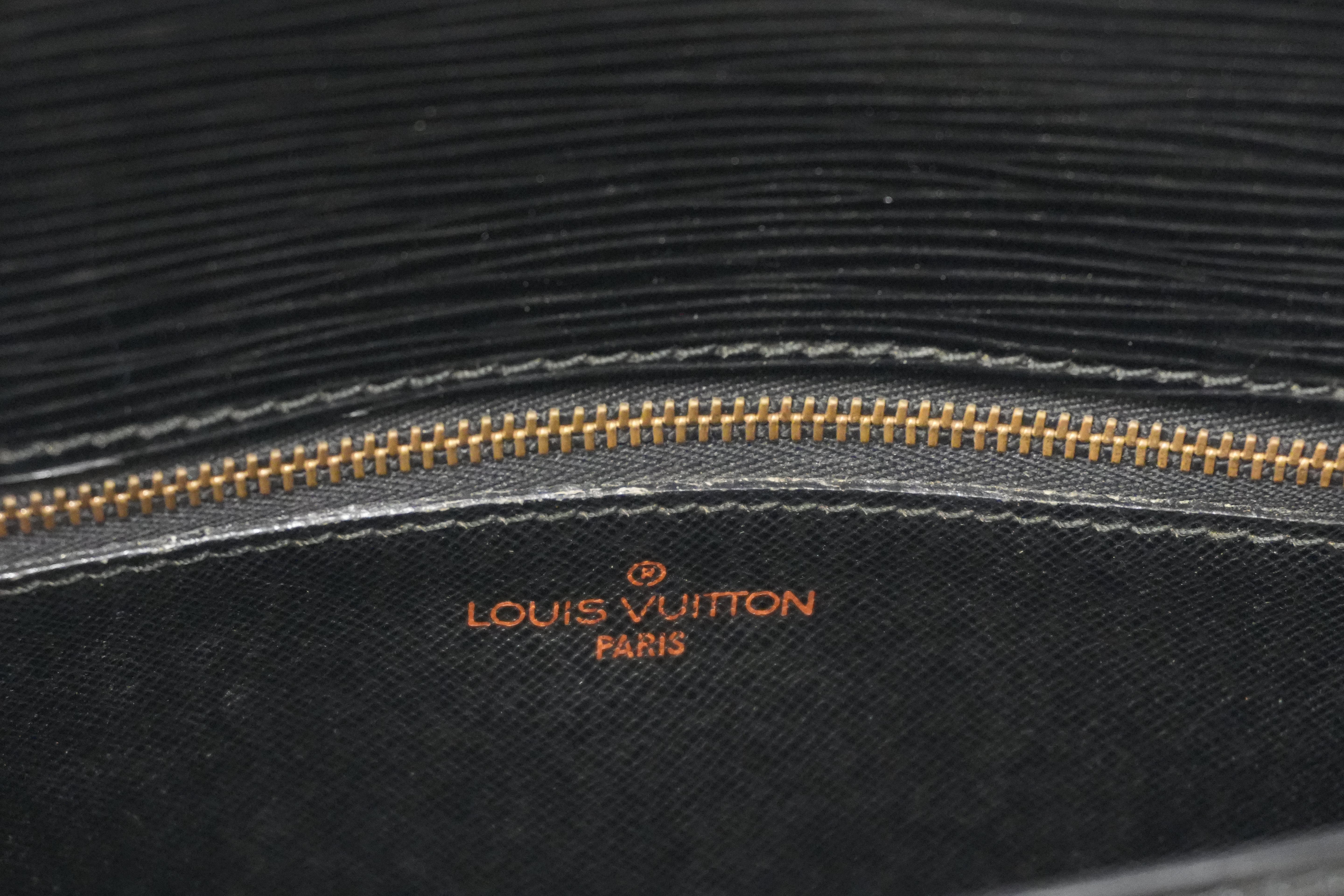 Pre-owned Louis Vuitton Epi Saint Cloud GM Shoulder Bag Black