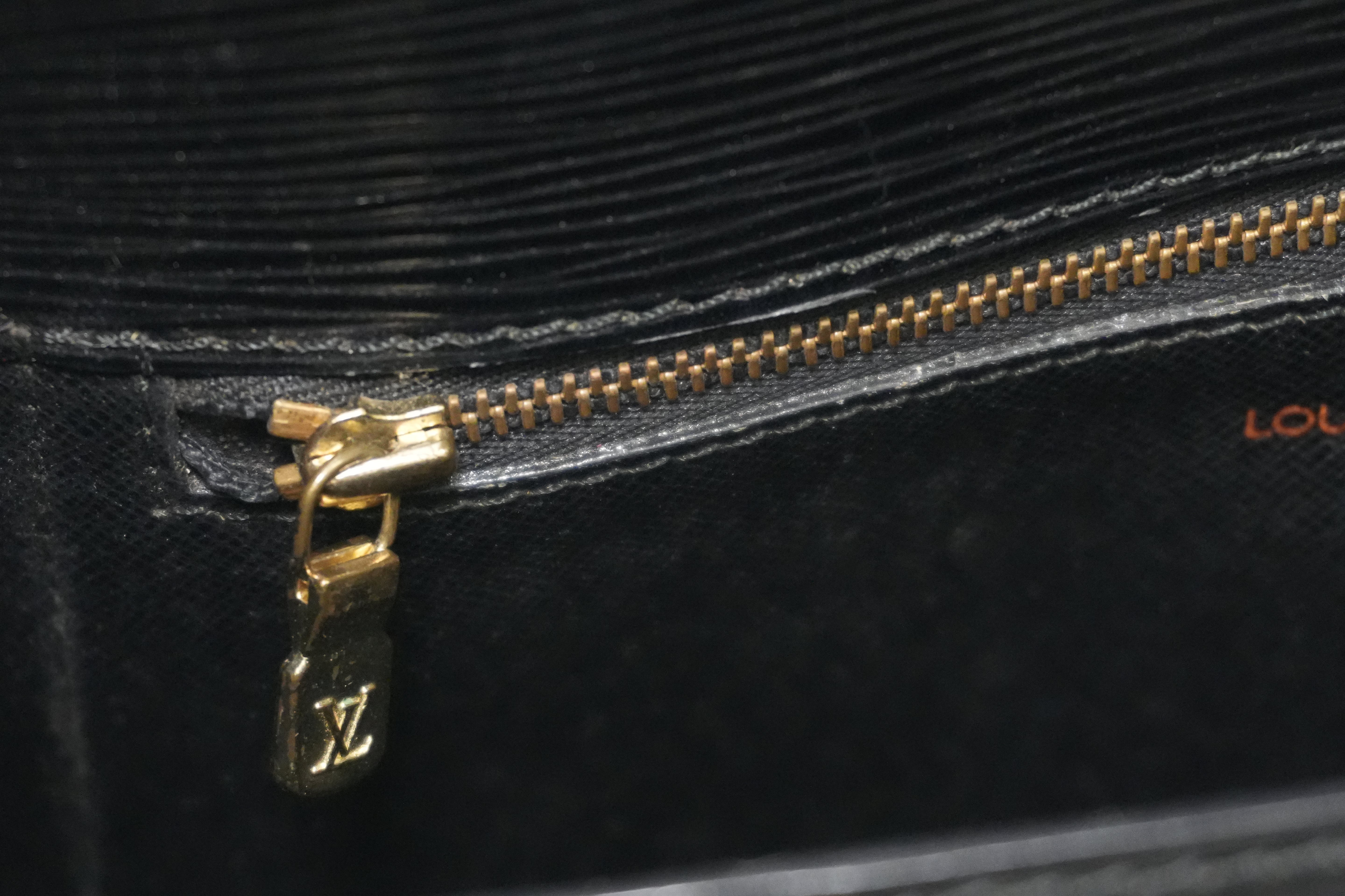 Pre-owned Louis Vuitton Epi Saint Cloud GM Shoulder Bag Black