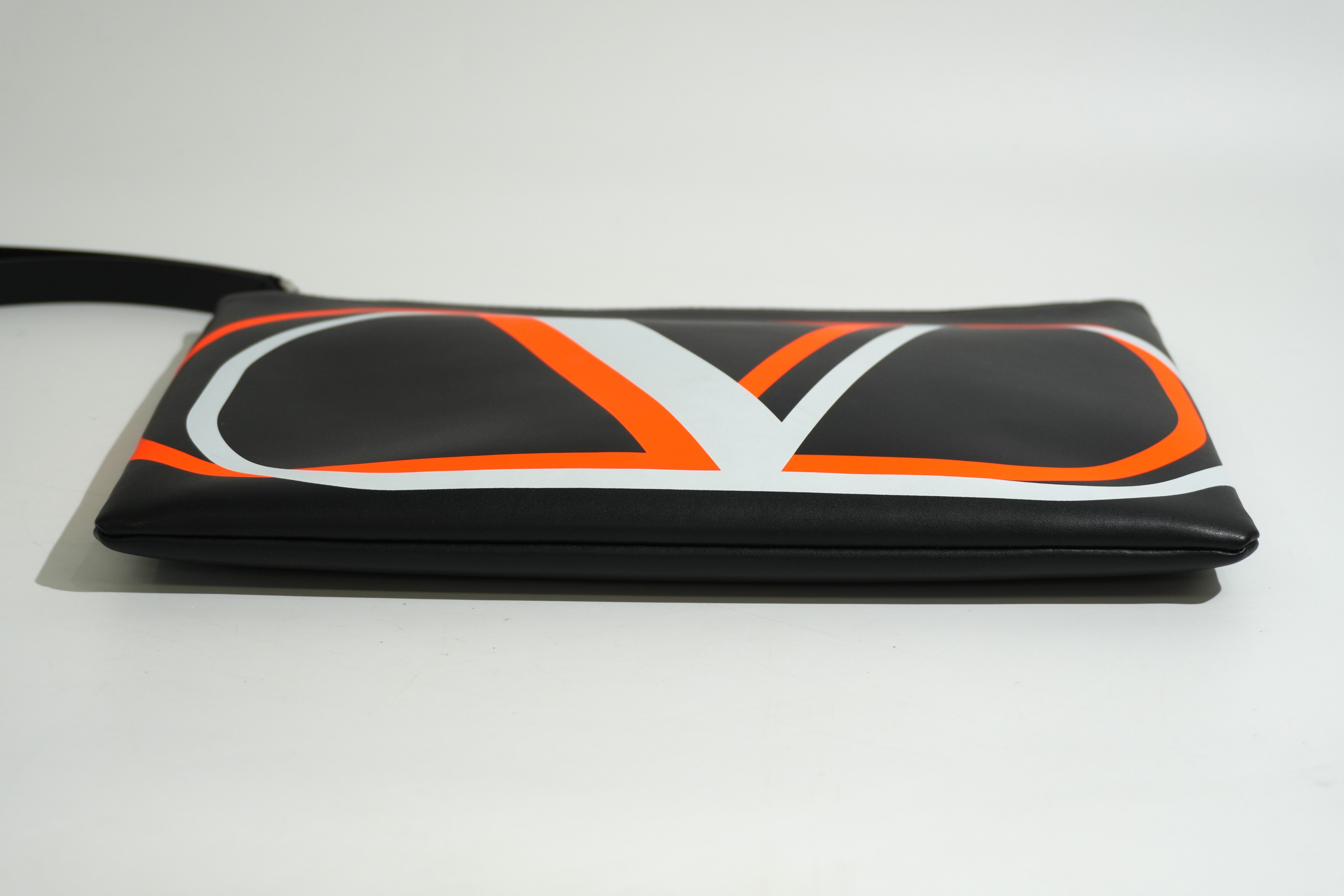 Pre-owned Valentino Wrist Clutch Bag Black
