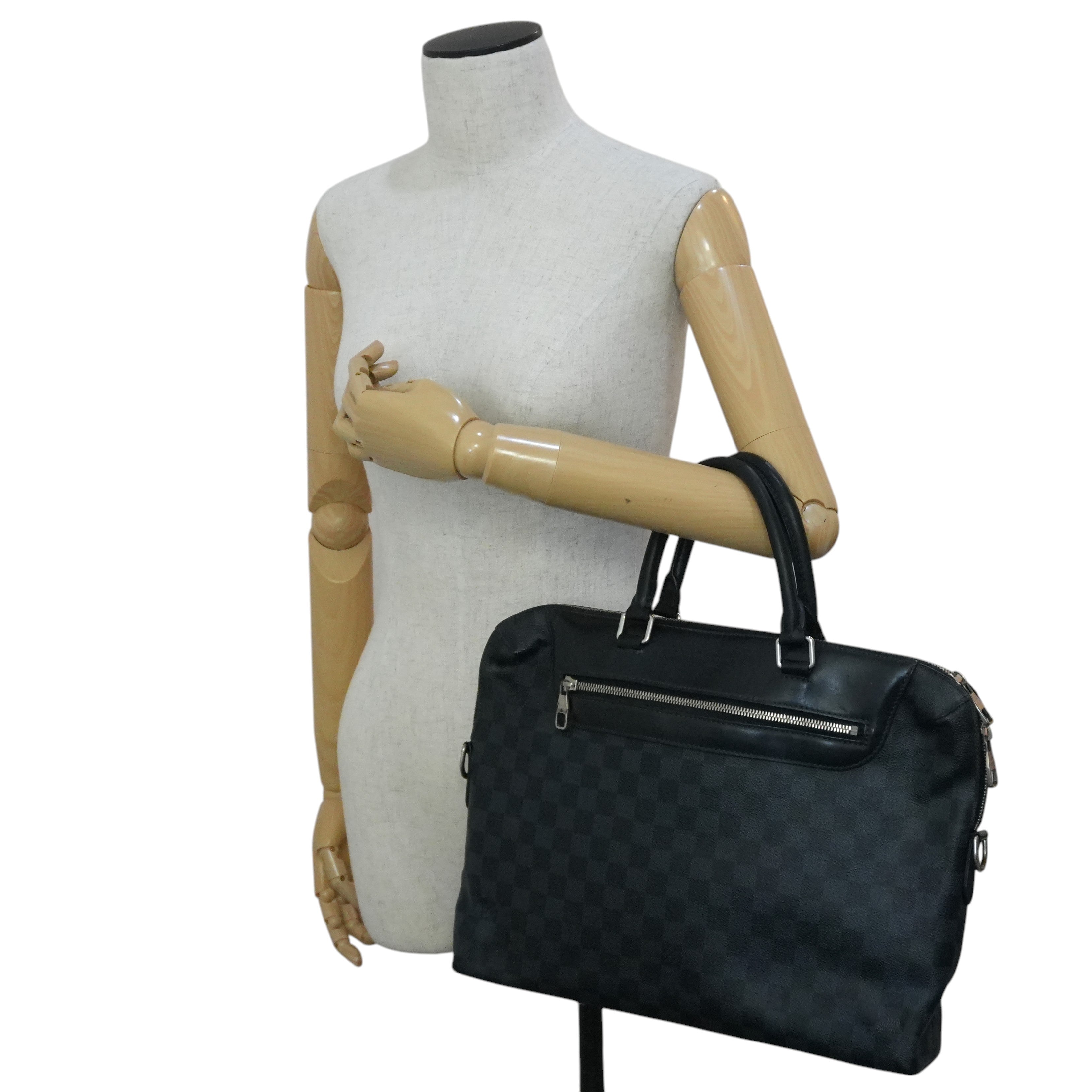 Pre-owned Louis Vuitton Damier Graphite Messenger Handbag