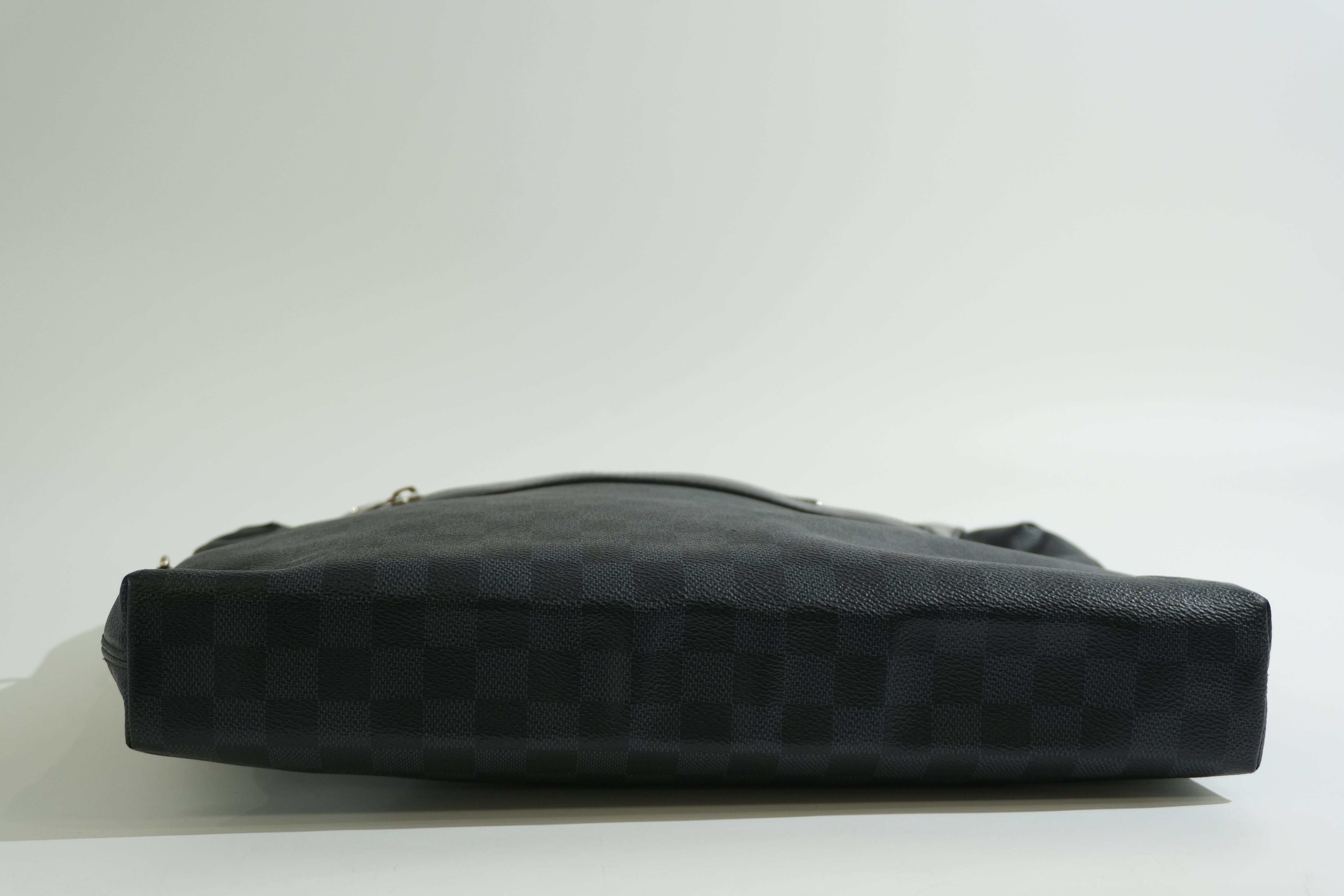 Pre-owned Louis Vuitton Damier Graphite Messenger Handbag