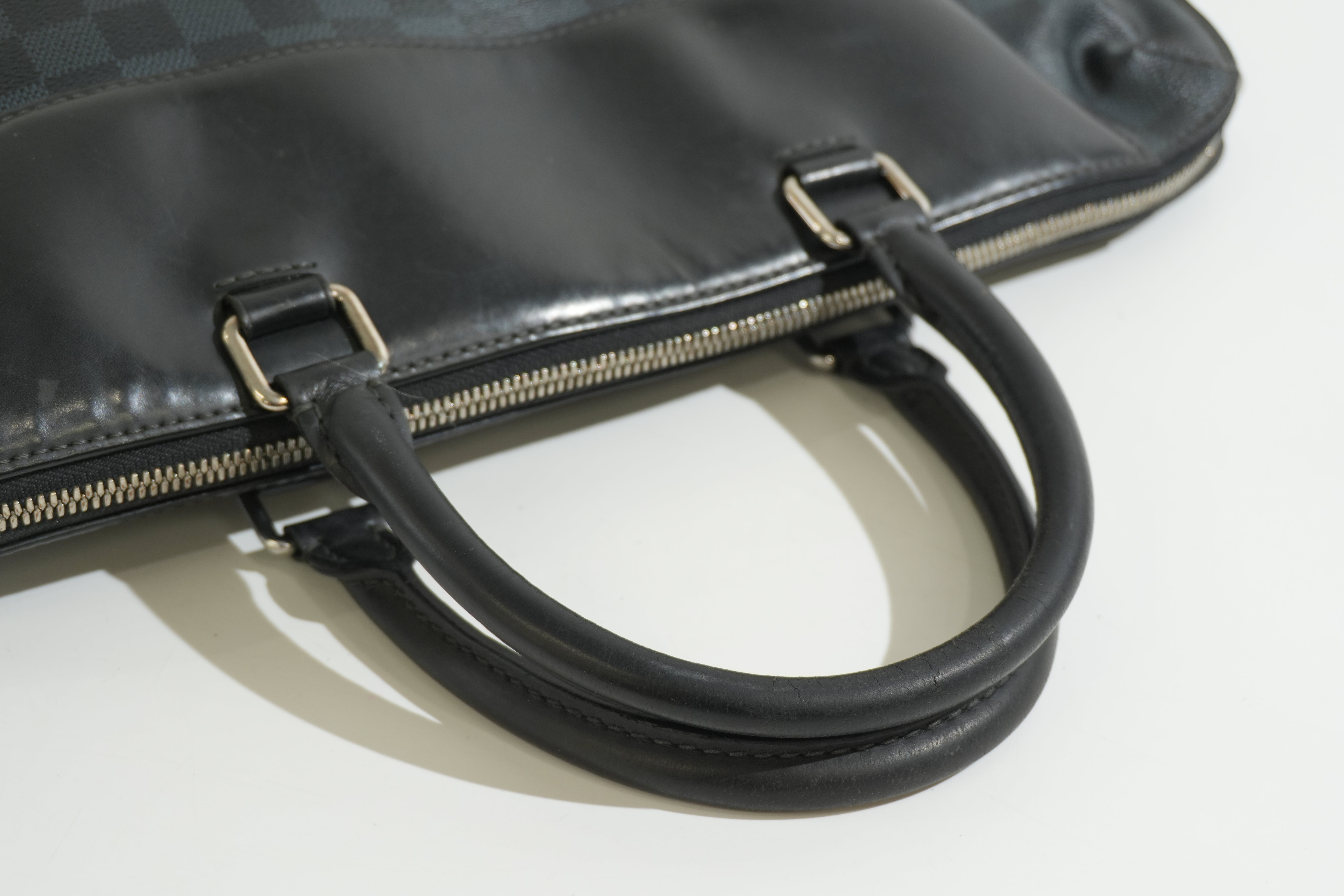 Pre-owned Louis Vuitton Damier Graphite Messenger Handbag