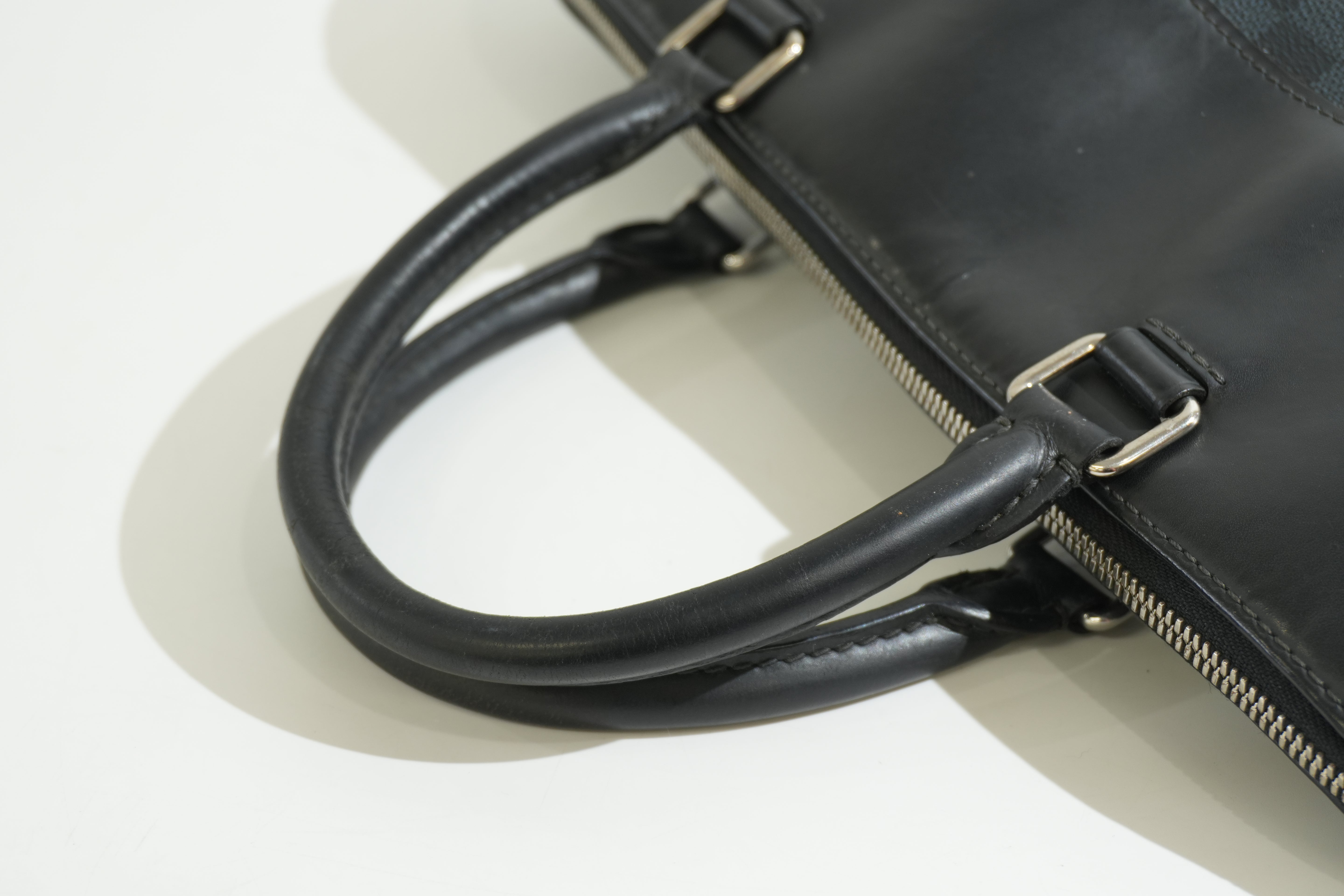 Pre-owned Louis Vuitton Damier Graphite Messenger Handbag