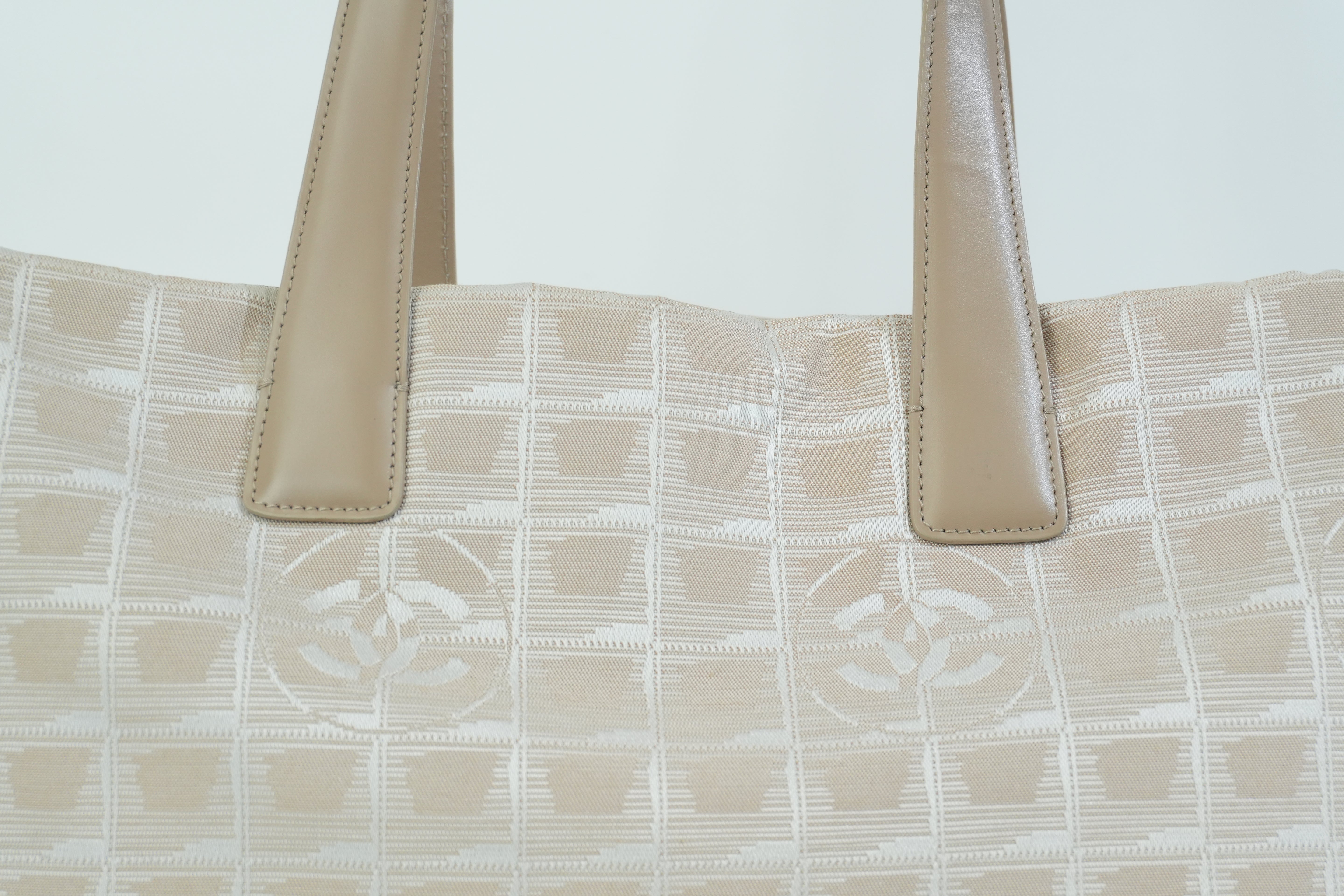 Pre-owned Chanel New Travel Line Tote Bag Beige