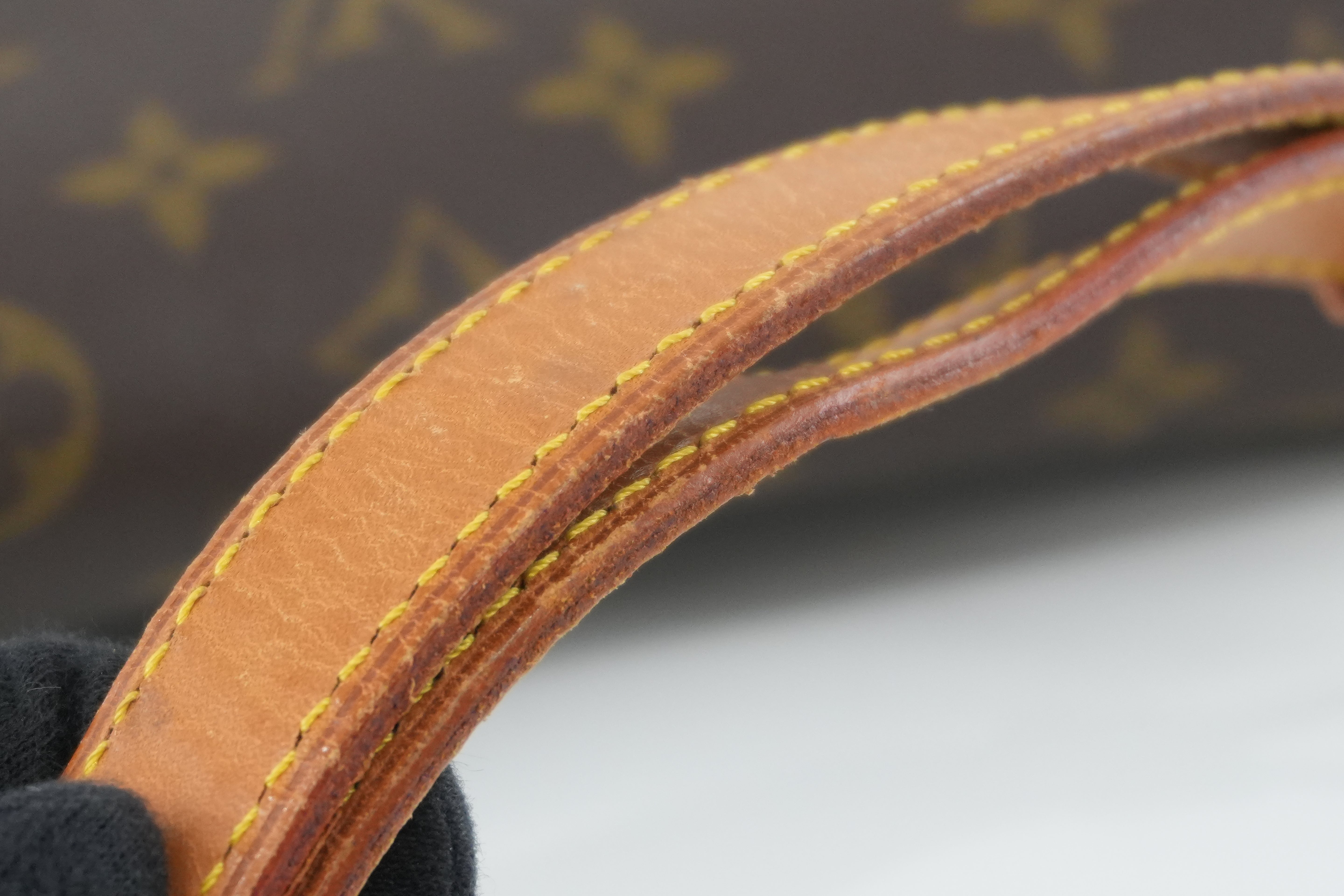 Pre-owned Louis Vuitton Monogram Saint Cloud GM Shoulder Bag