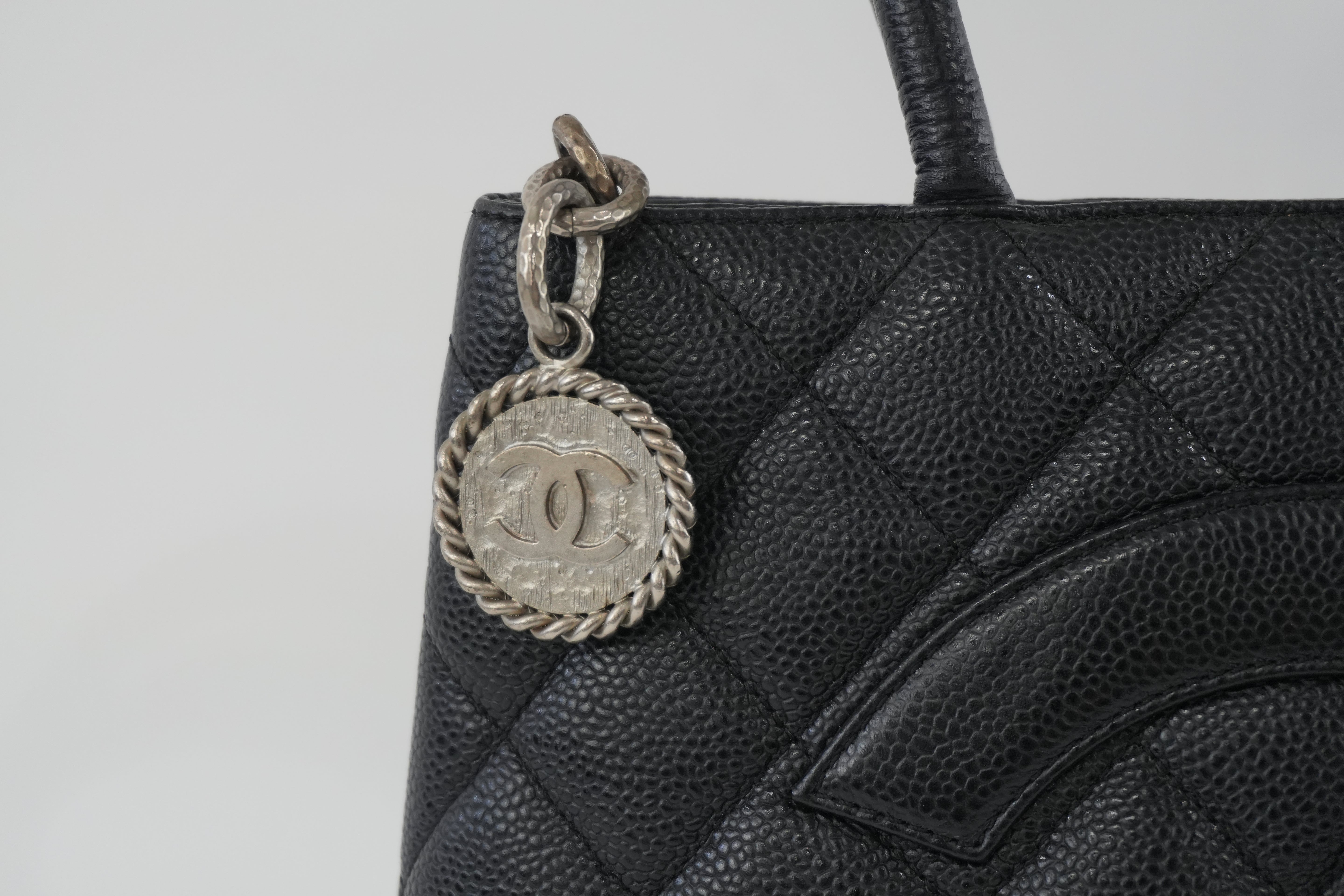 Pre-owned Chanel Medallion Caviar Tote Bag Silver Hardware Black Used