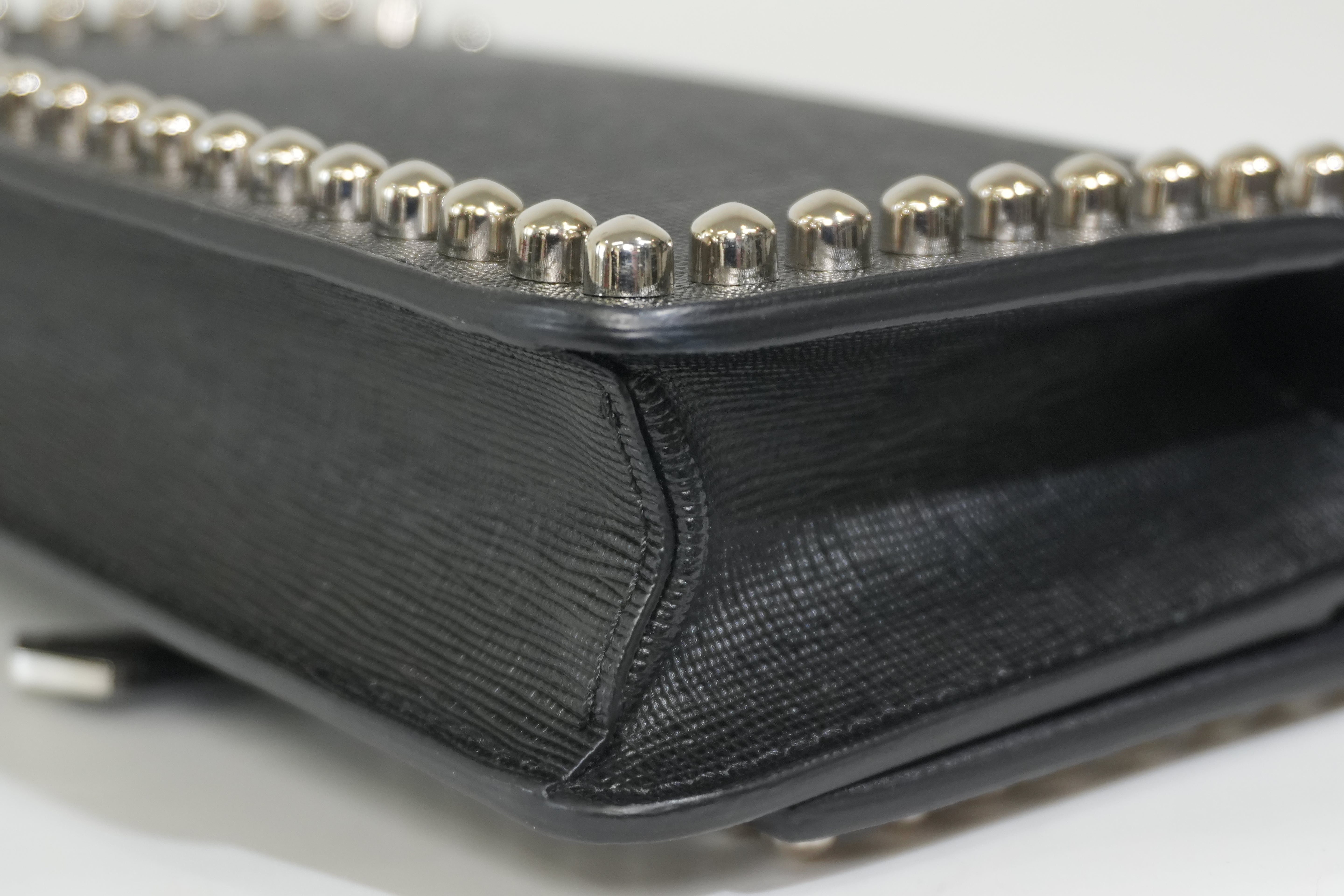 Pre-Owned FENDI Carlito Wallet on Chain Black