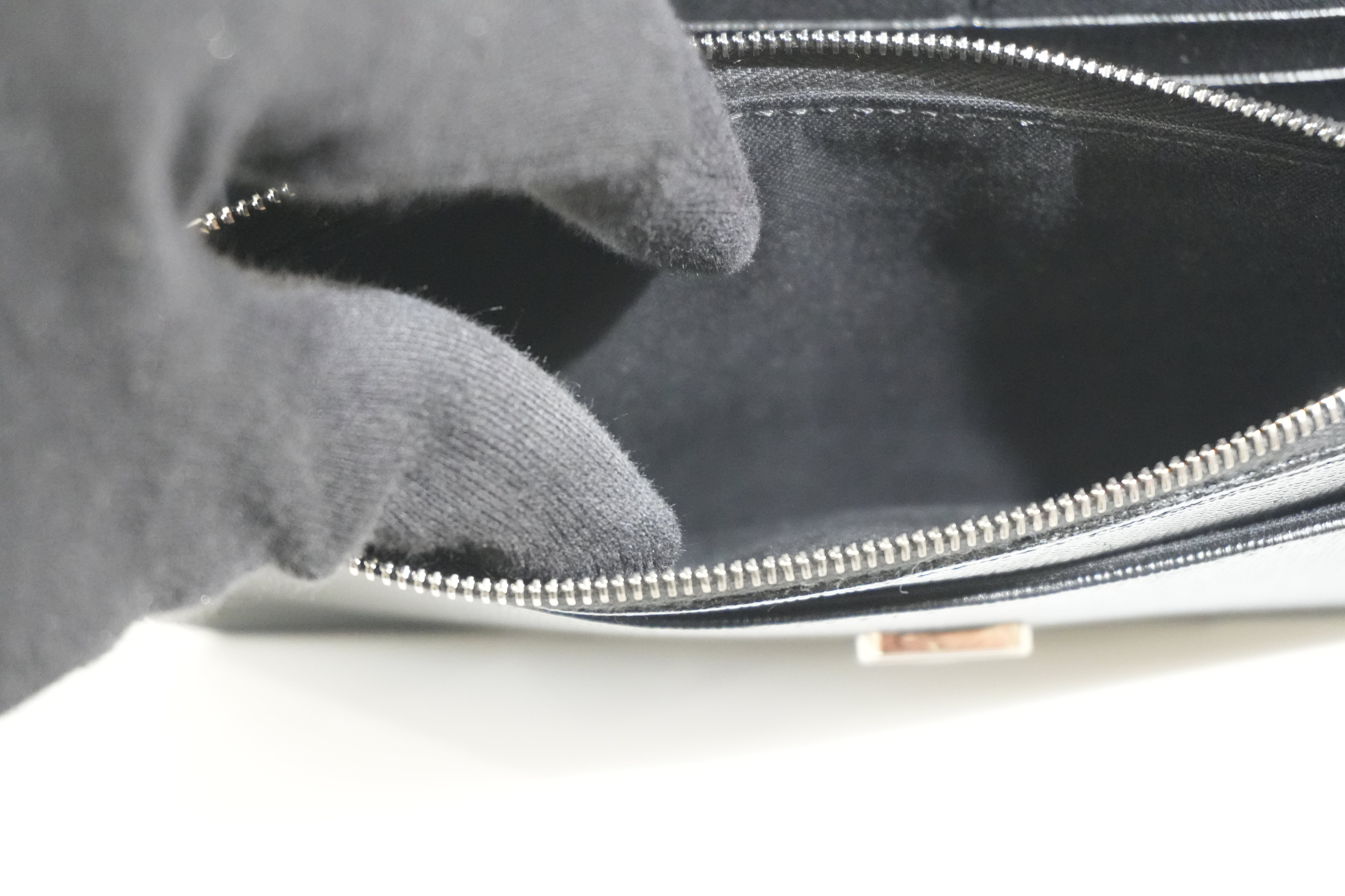 Pre-Owned FENDI Carlito Wallet on Chain Black