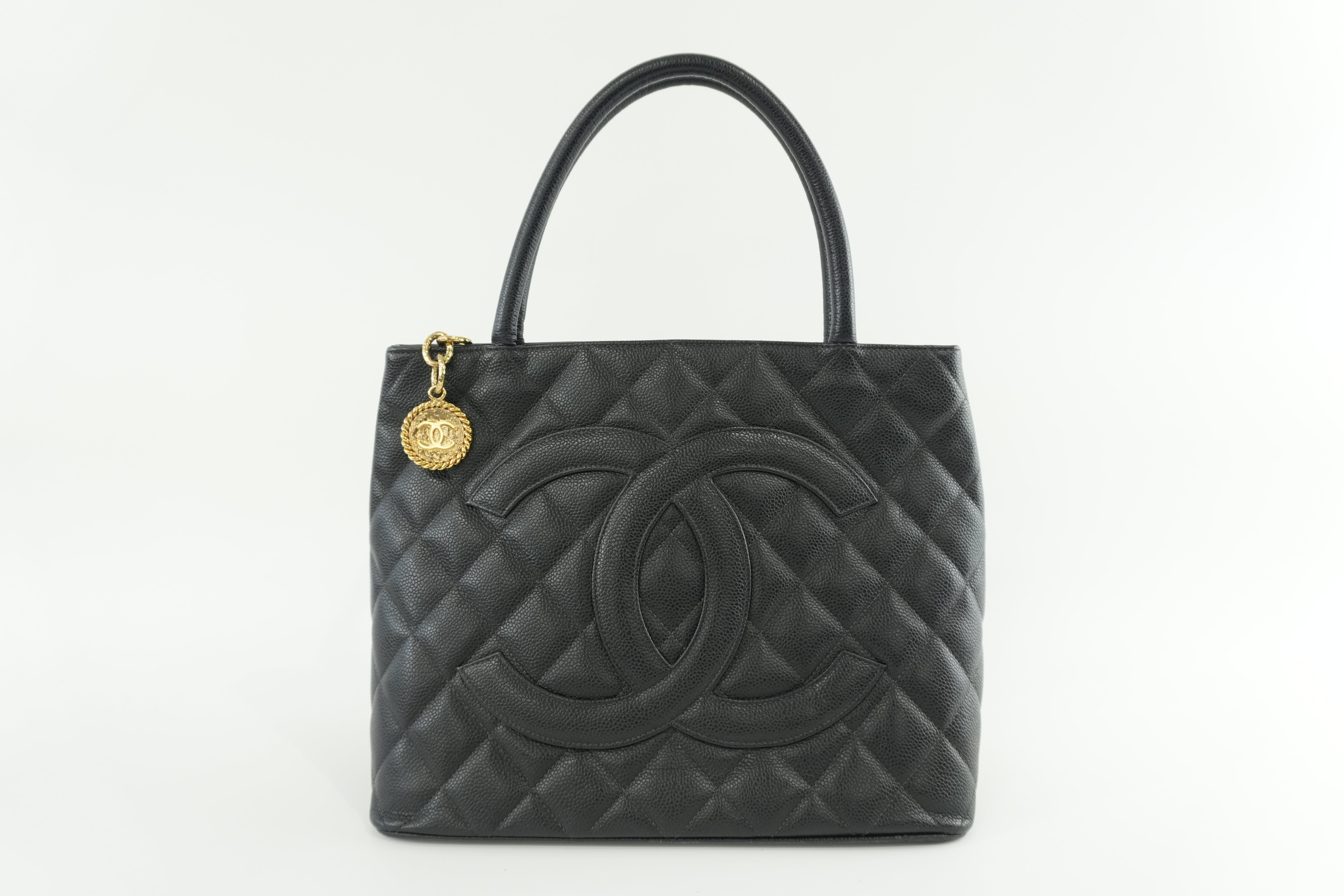 Pre-owned Chanel Medallion Caviar Tote Bag Gold Hardware Black