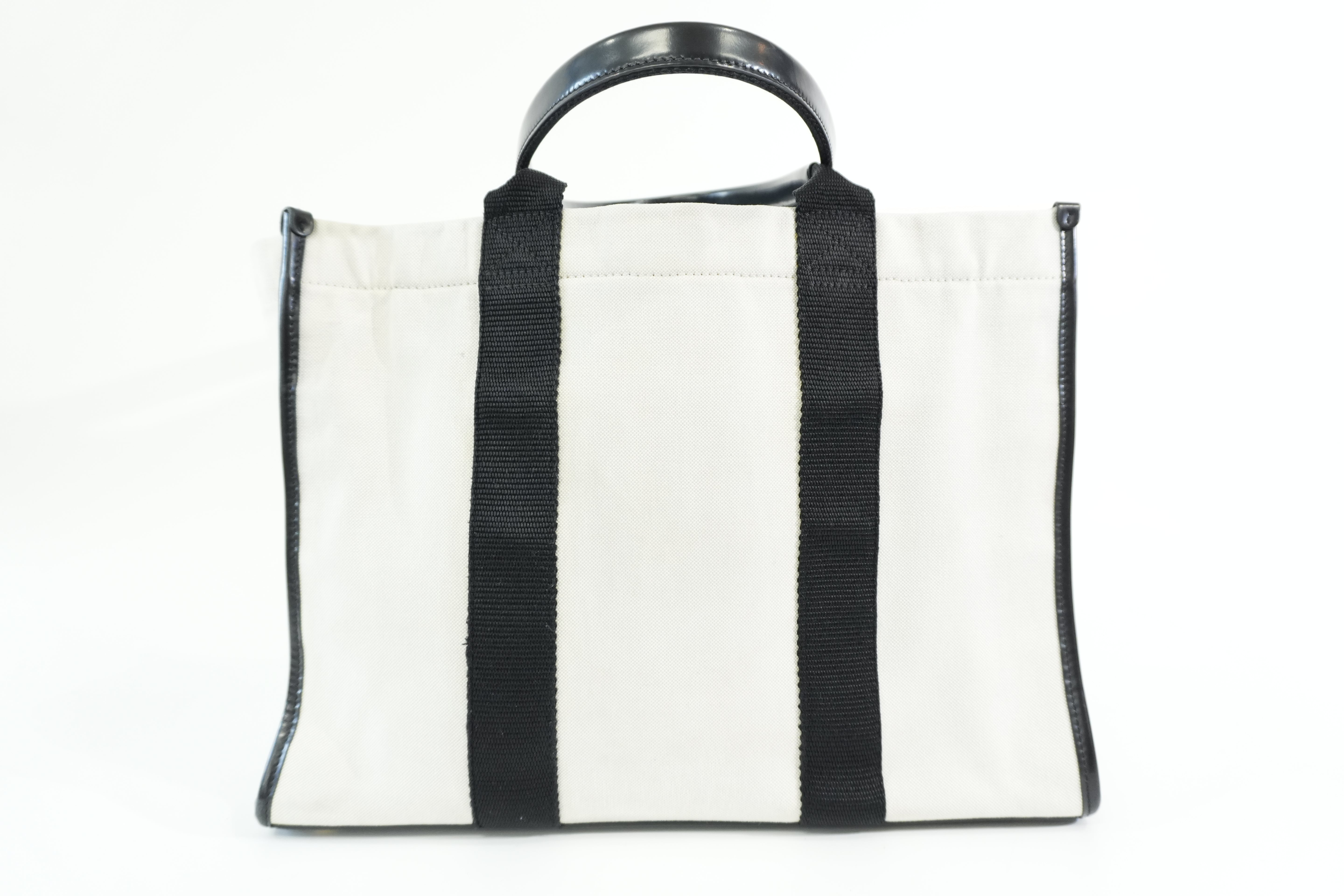 Pre-owned Balenciaga Neo Navy Handbag Black and White