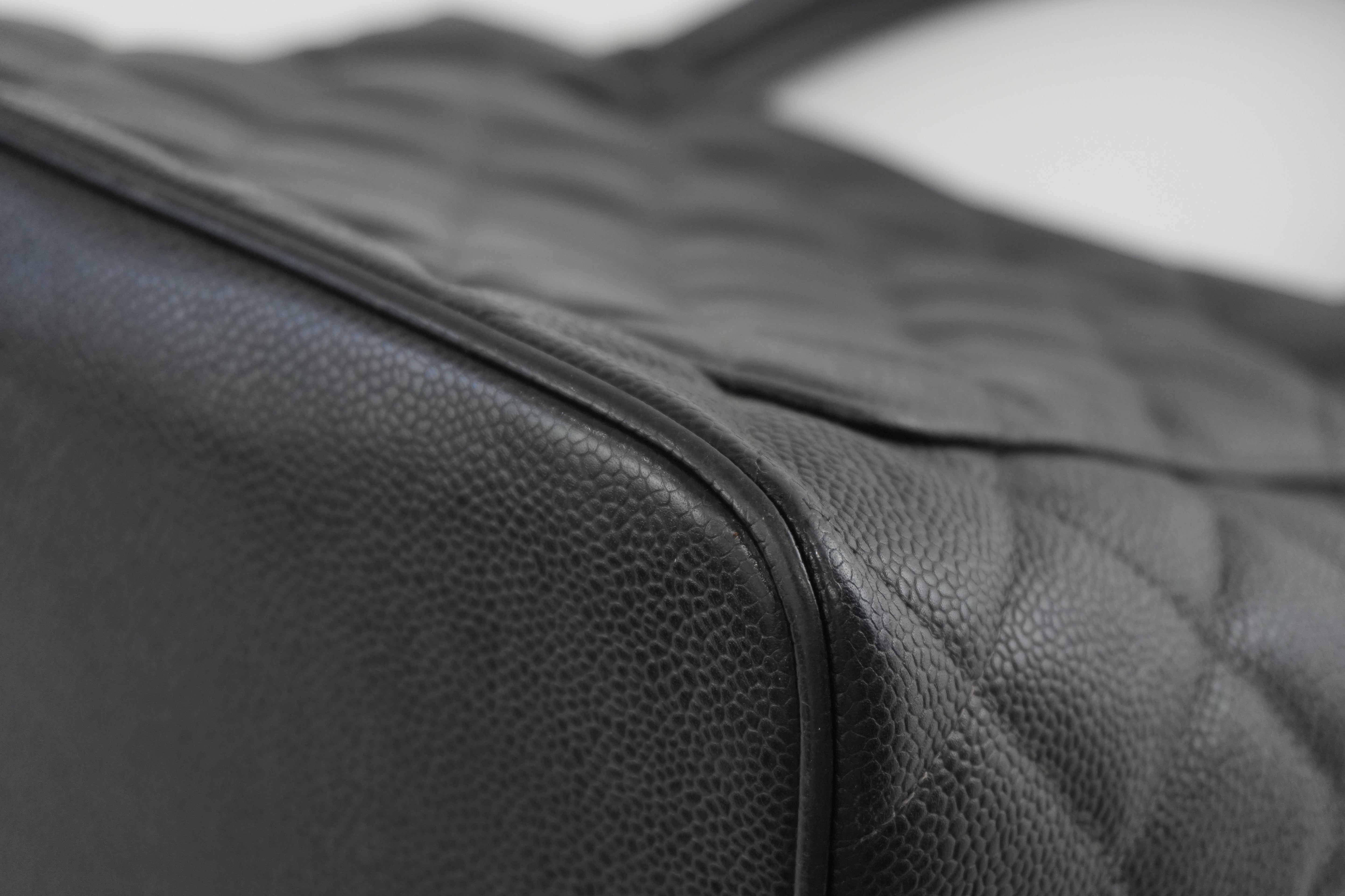 Pre-owned Chanel Medallion Caviar Tote Bag Gold Hardware Black