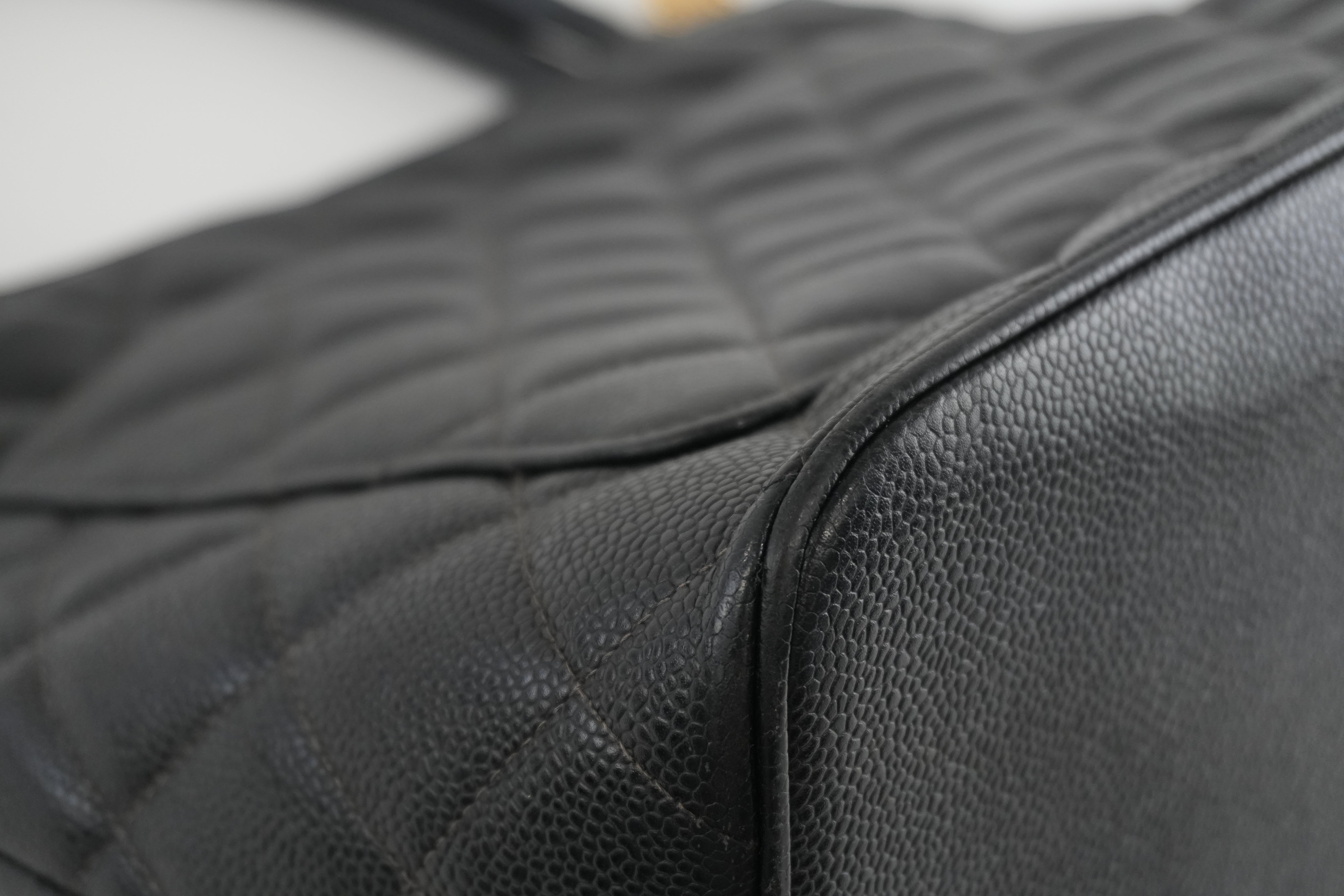 Pre-owned Chanel Medallion Caviar Tote Bag Gold Hardware Black