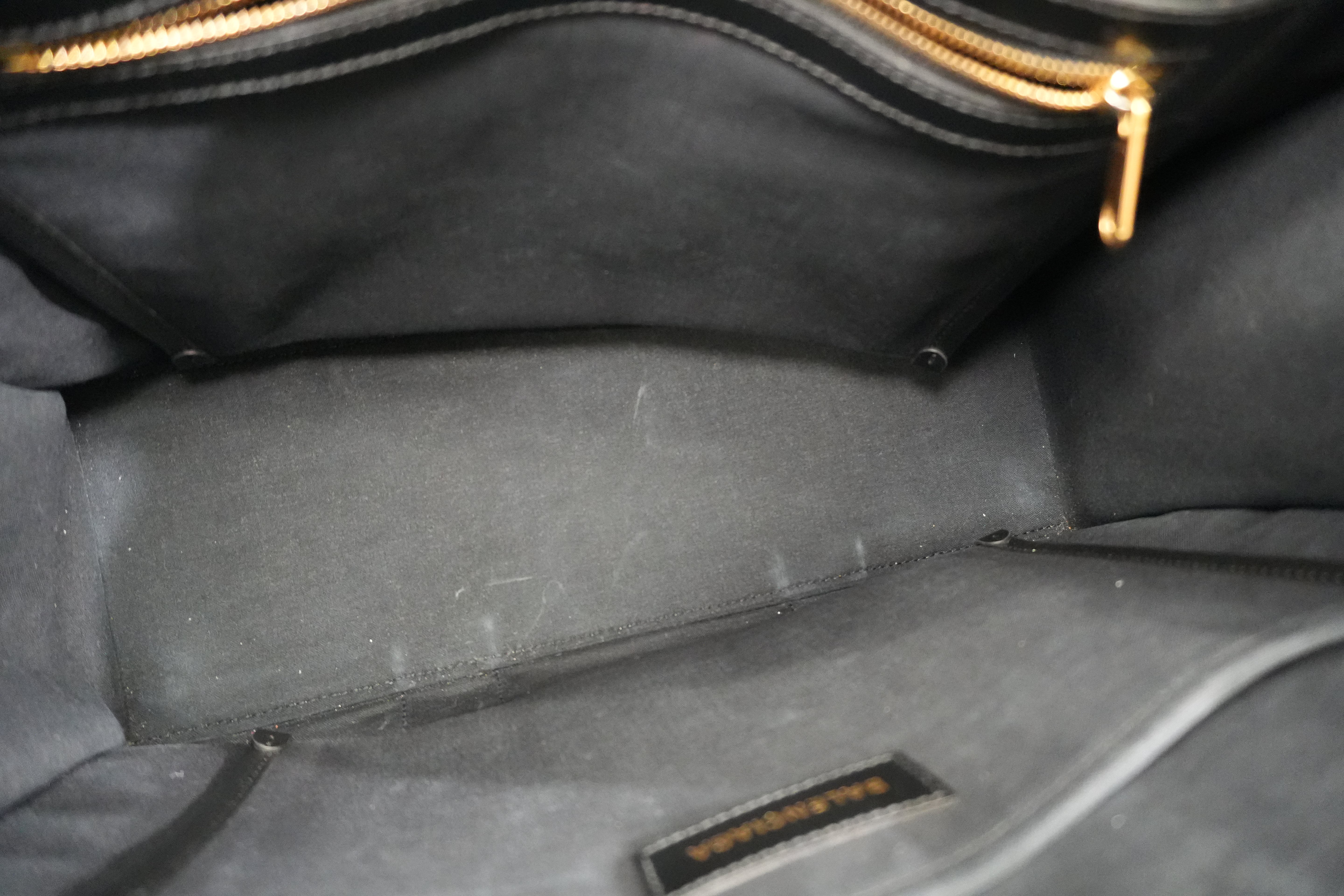 Pre-owned Balenciaga Neo Navy Handbag Black and White