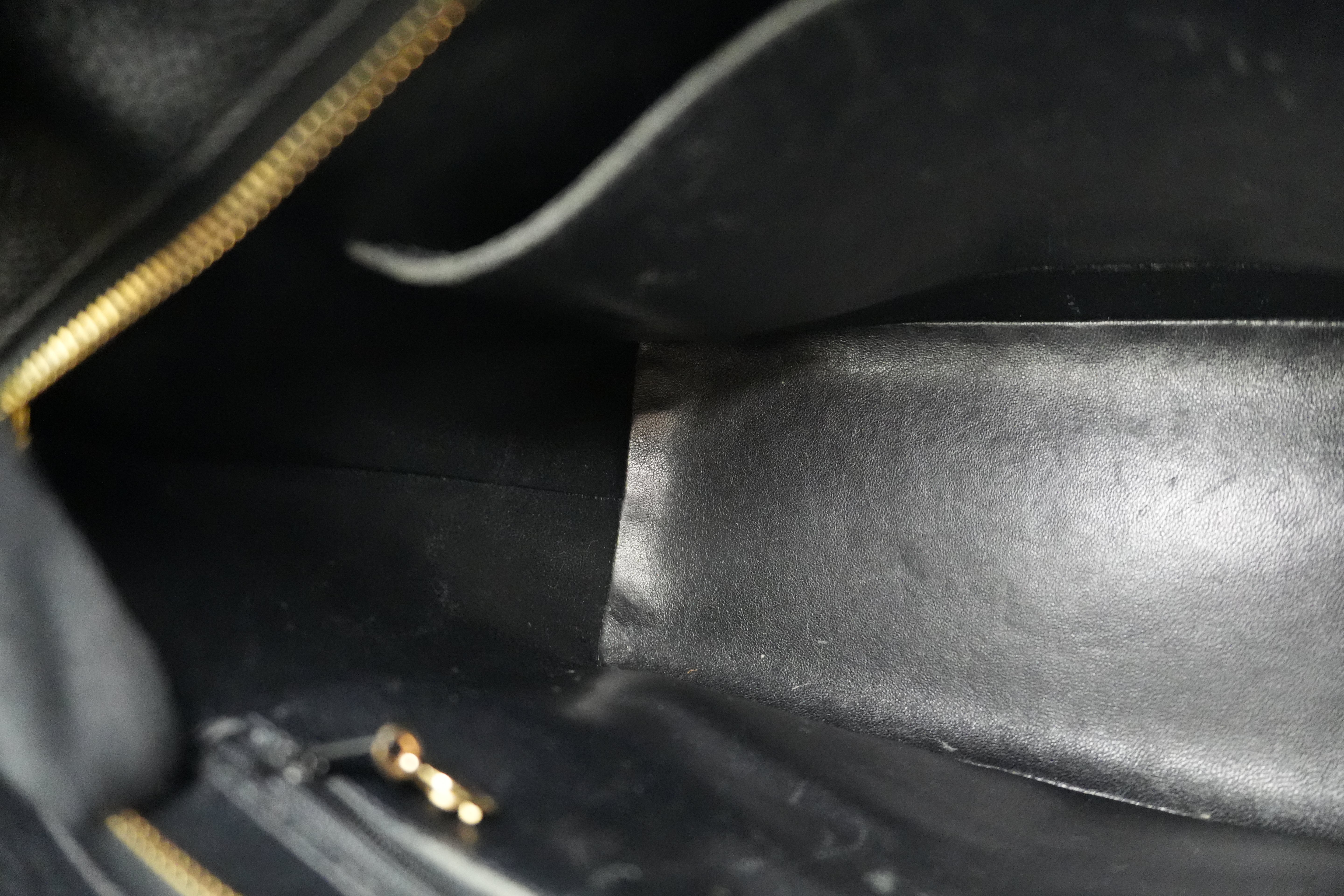 Pre-owned Chanel Medallion Caviar Tote Bag Gold Hardware Black