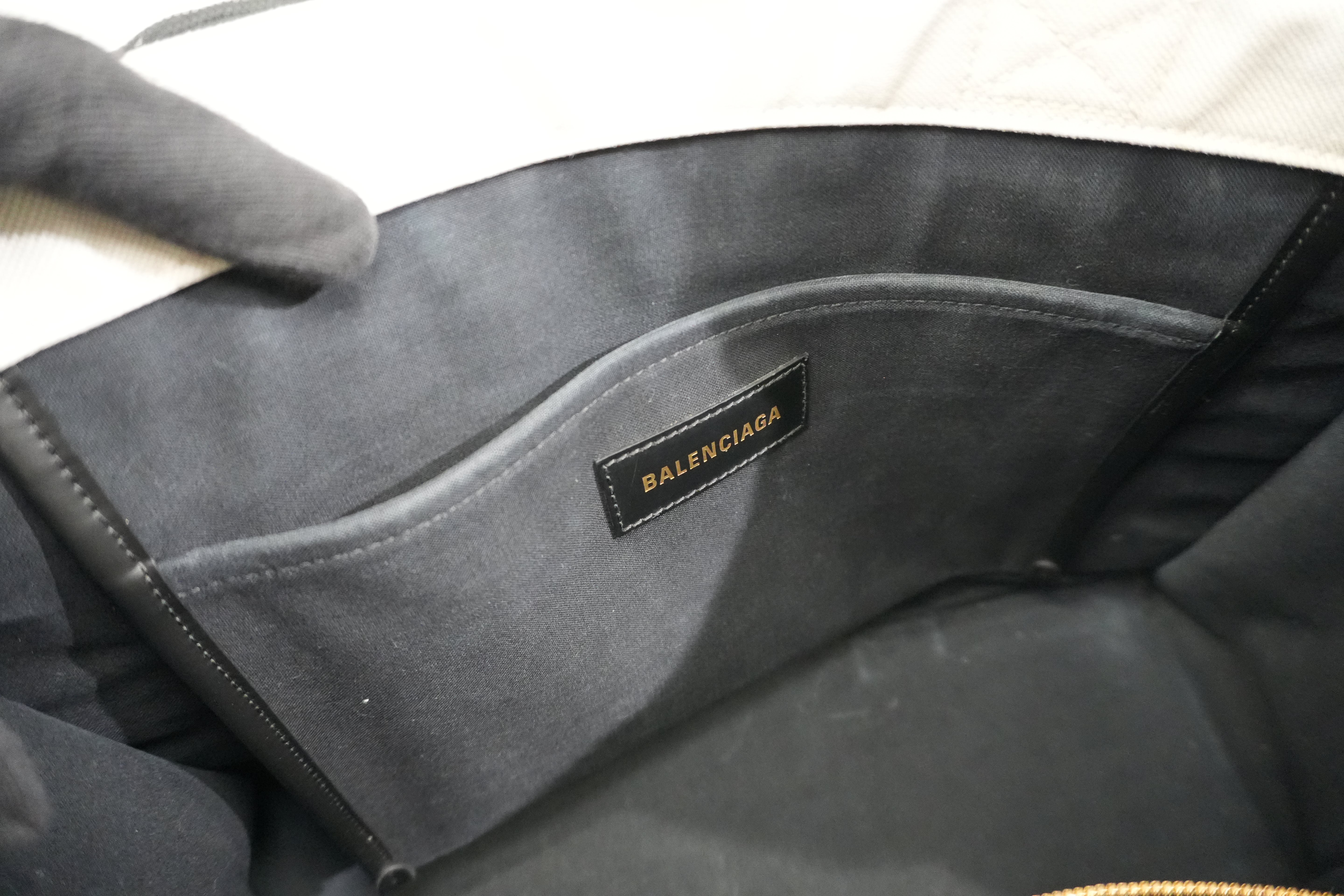 Pre-owned Balenciaga Neo Navy Handbag Black and White