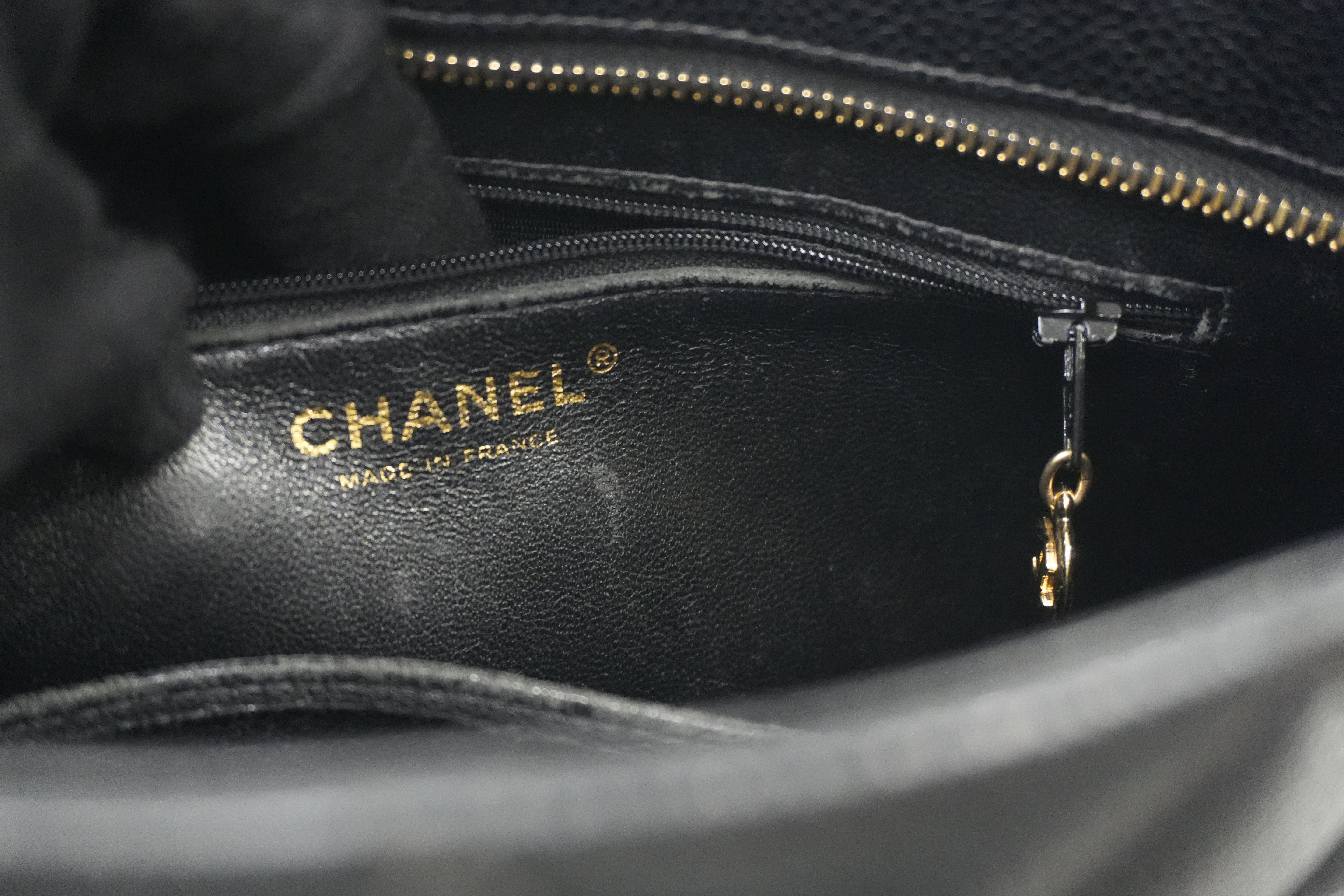 Pre-owned Chanel Medallion Caviar Tote Bag Gold Hardware Black