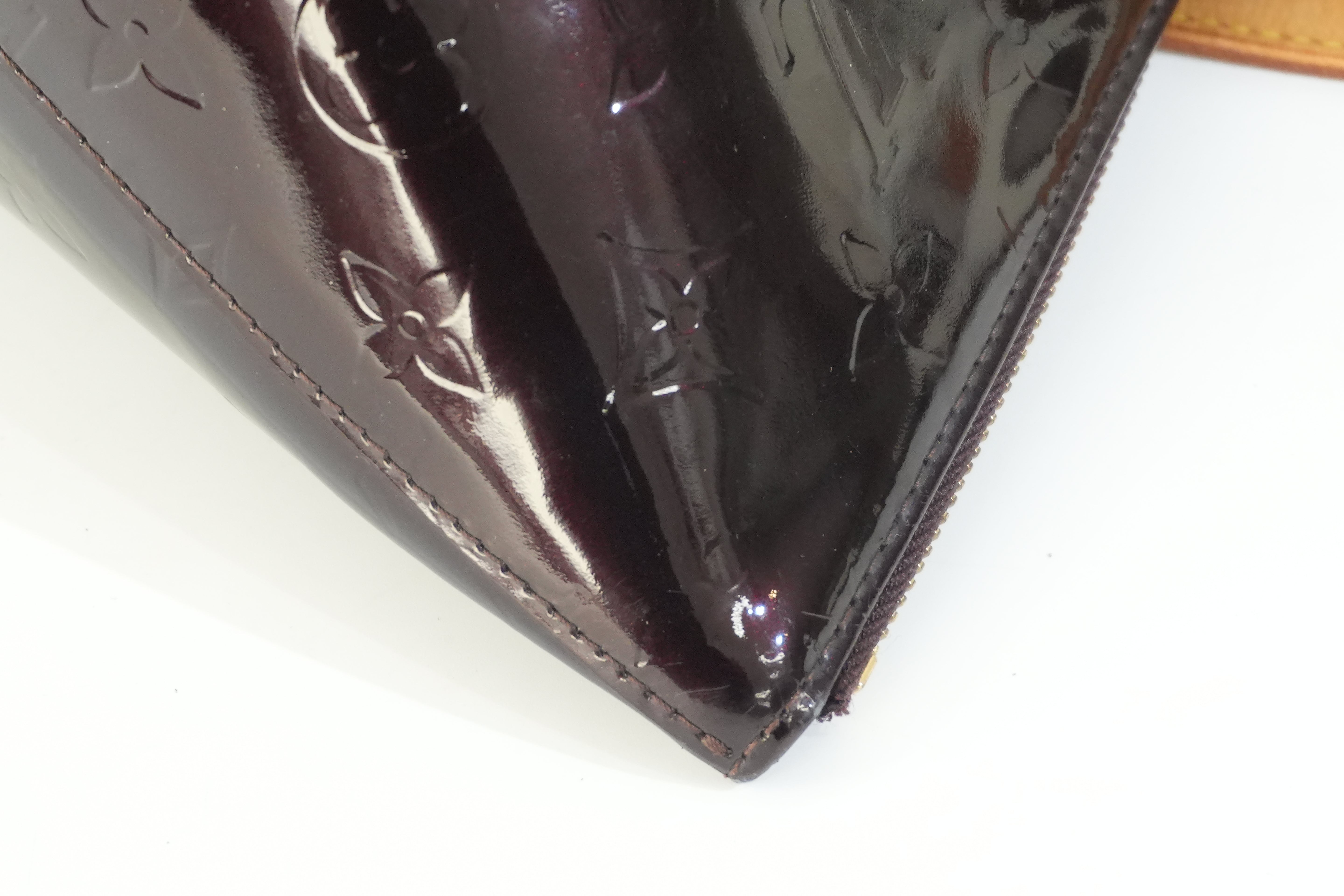 Pre-owned Louis Vuitton Vernis Bellevue Handbag Purple