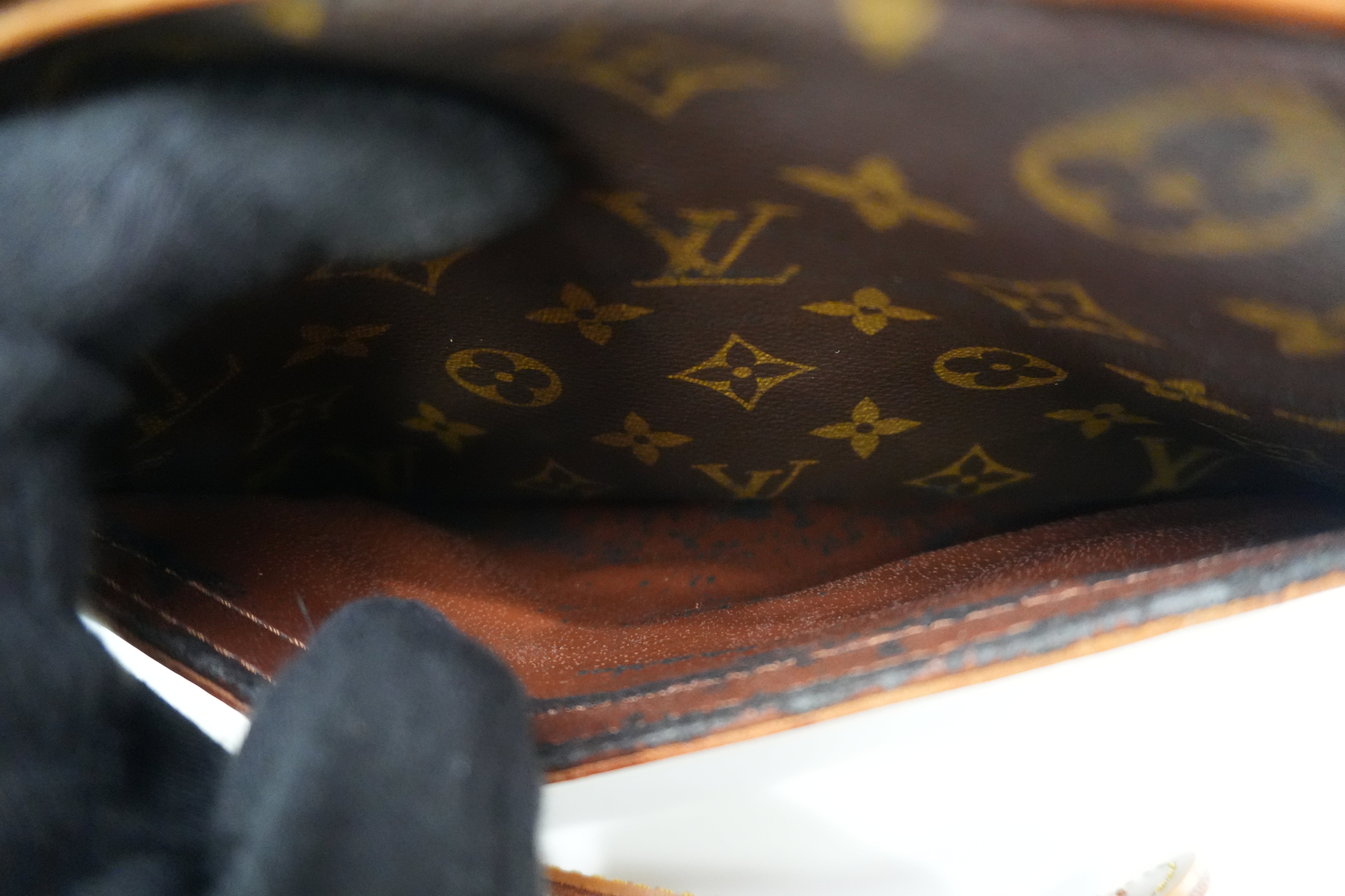 Pre-owned Louis Vuitton Monogram Blois Crossbody