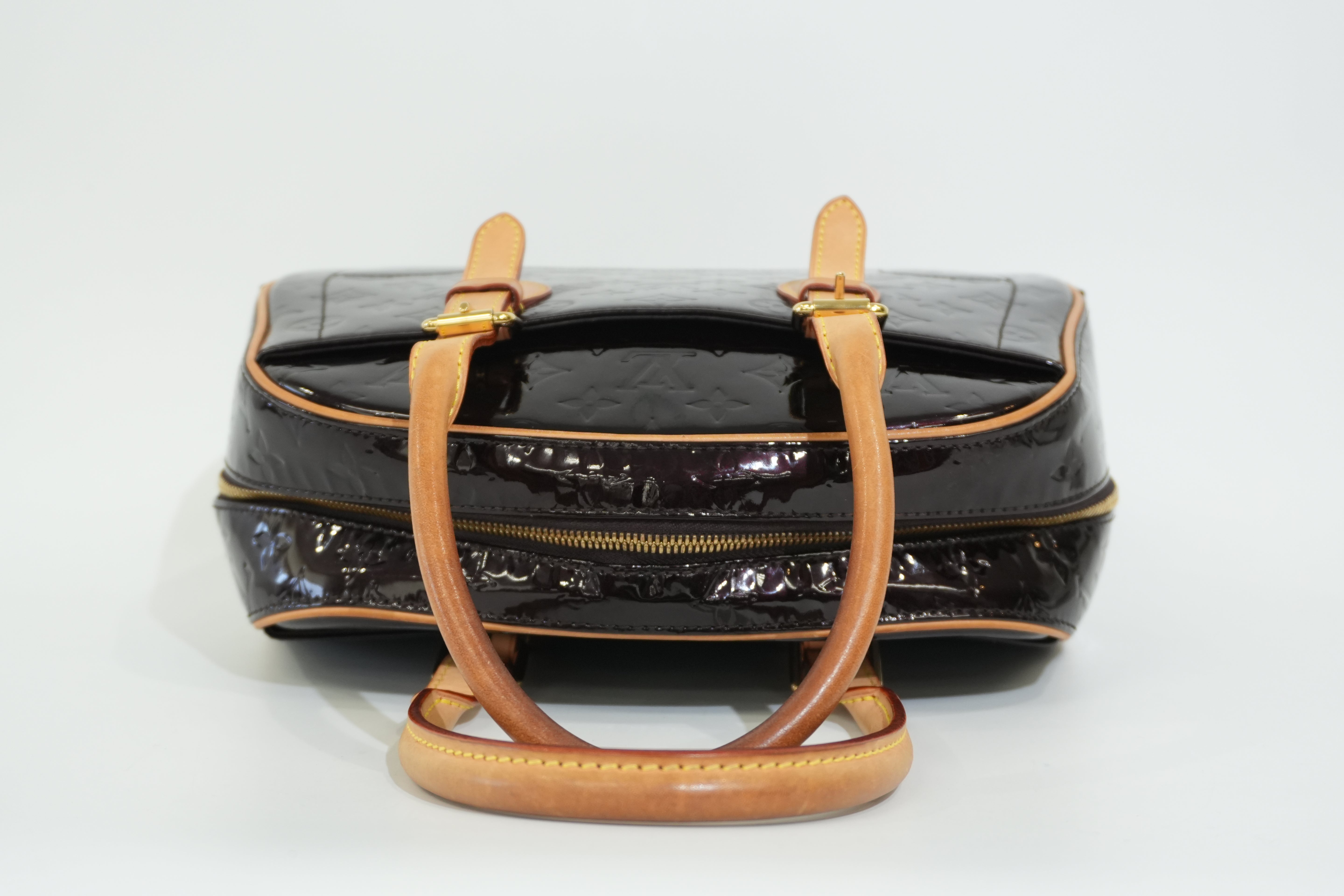 Pre-owned Louis Vuitton Vernis Summit Drive Handbag Amarante