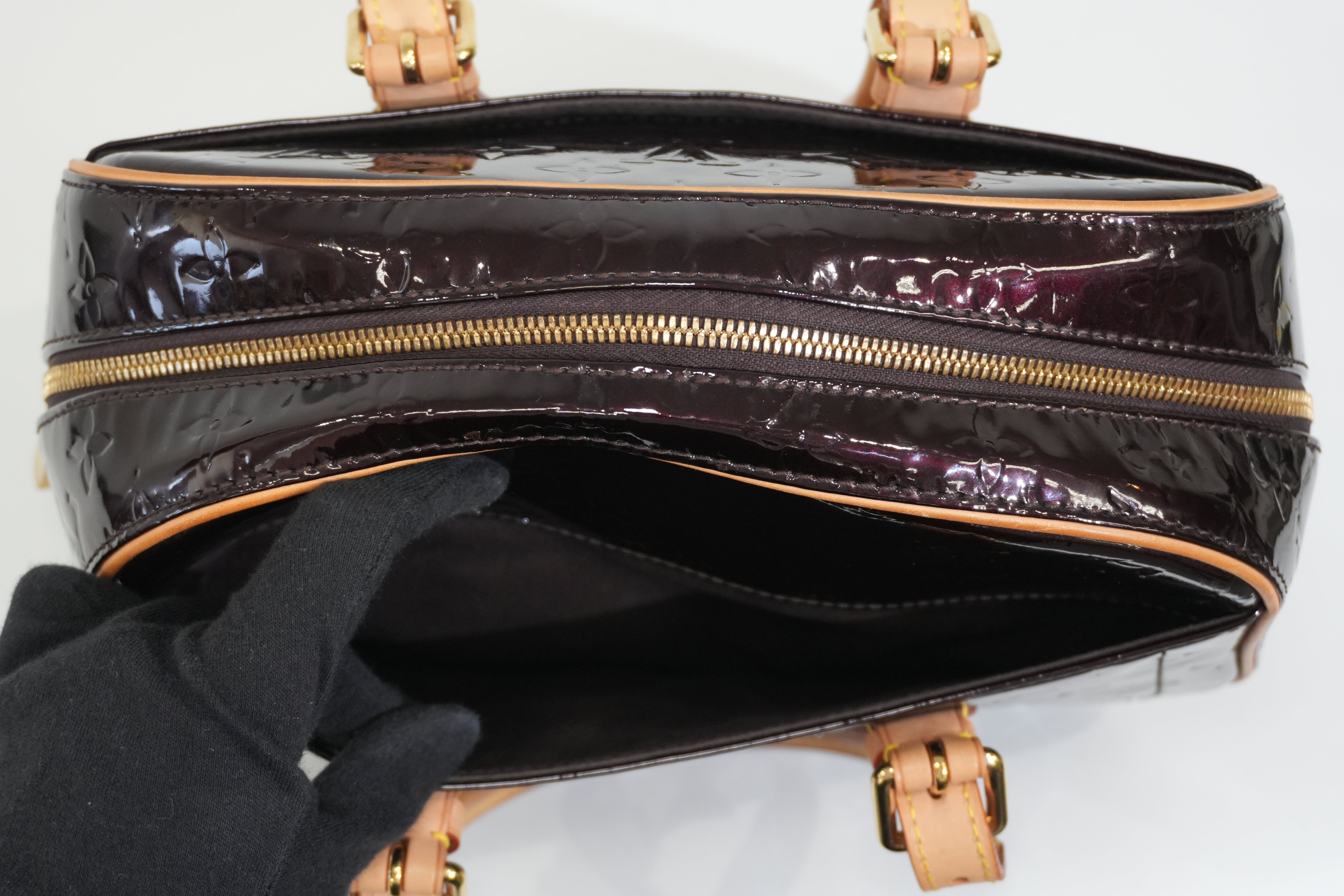 Pre-owned Louis Vuitton Vernis Summit Drive Handbag Amarante