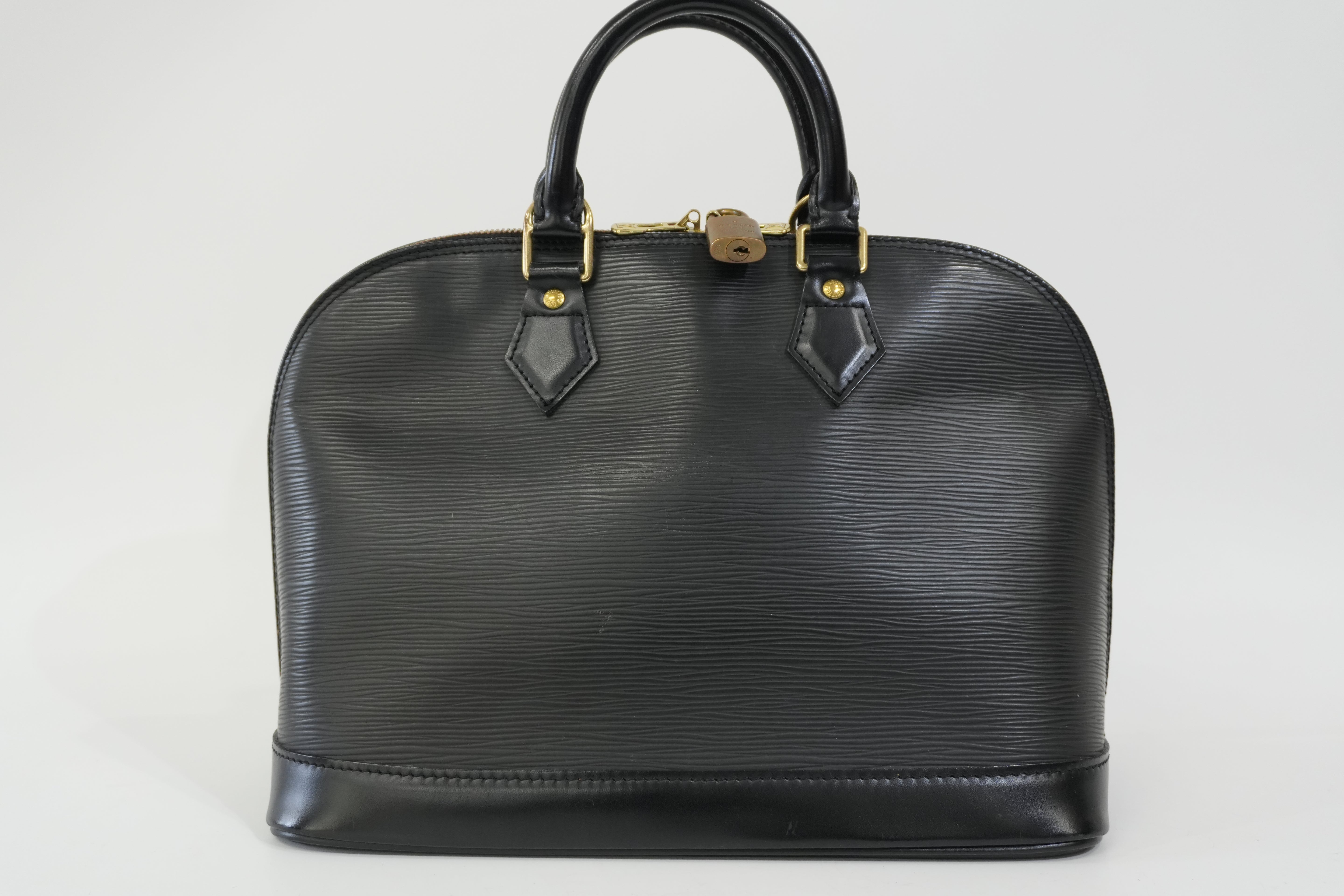 Pre-Owned Louis Vuitton Epi Alma PM Handbag Black