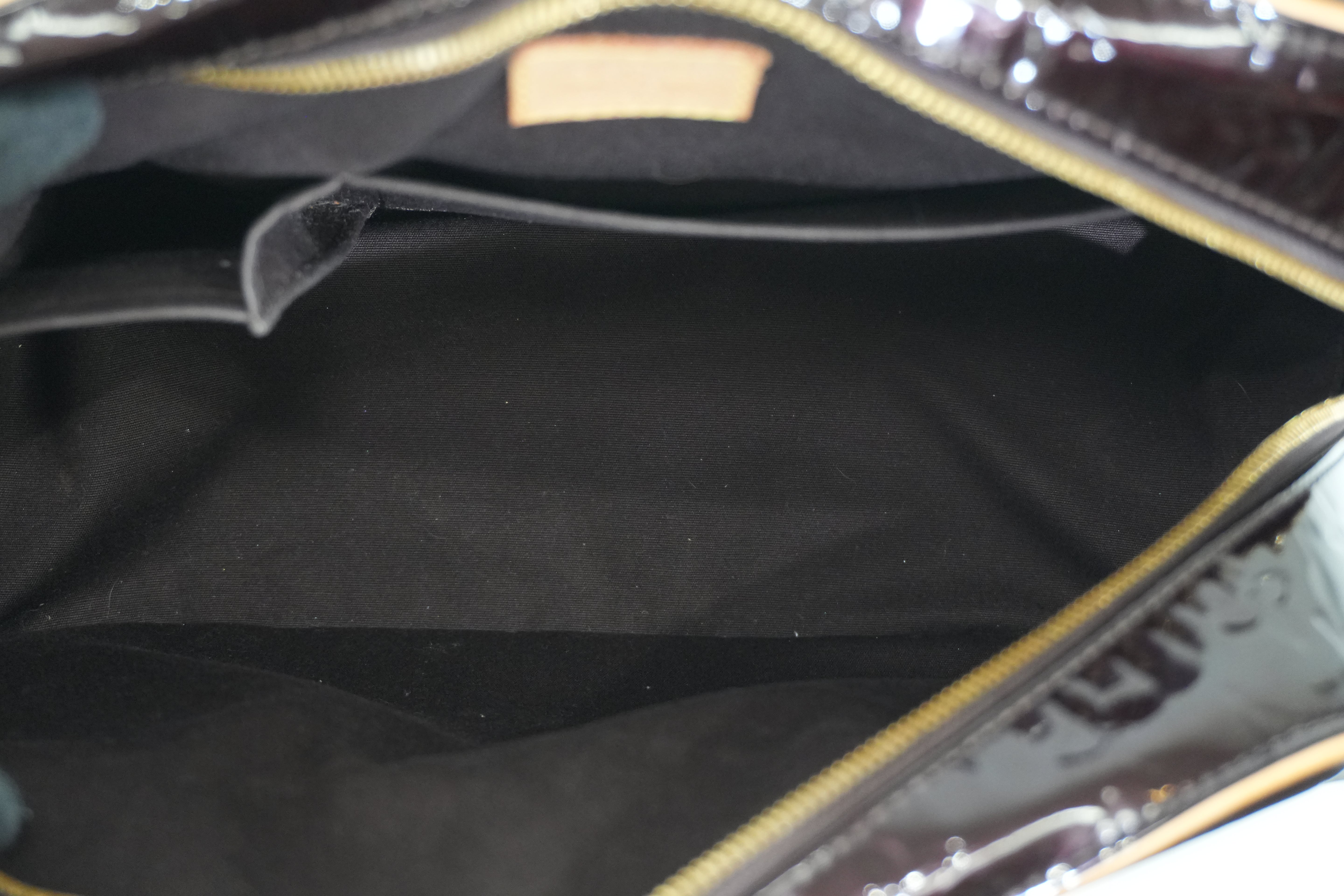 Pre-owned Louis Vuitton Vernis Summit Drive Handbag Amarante