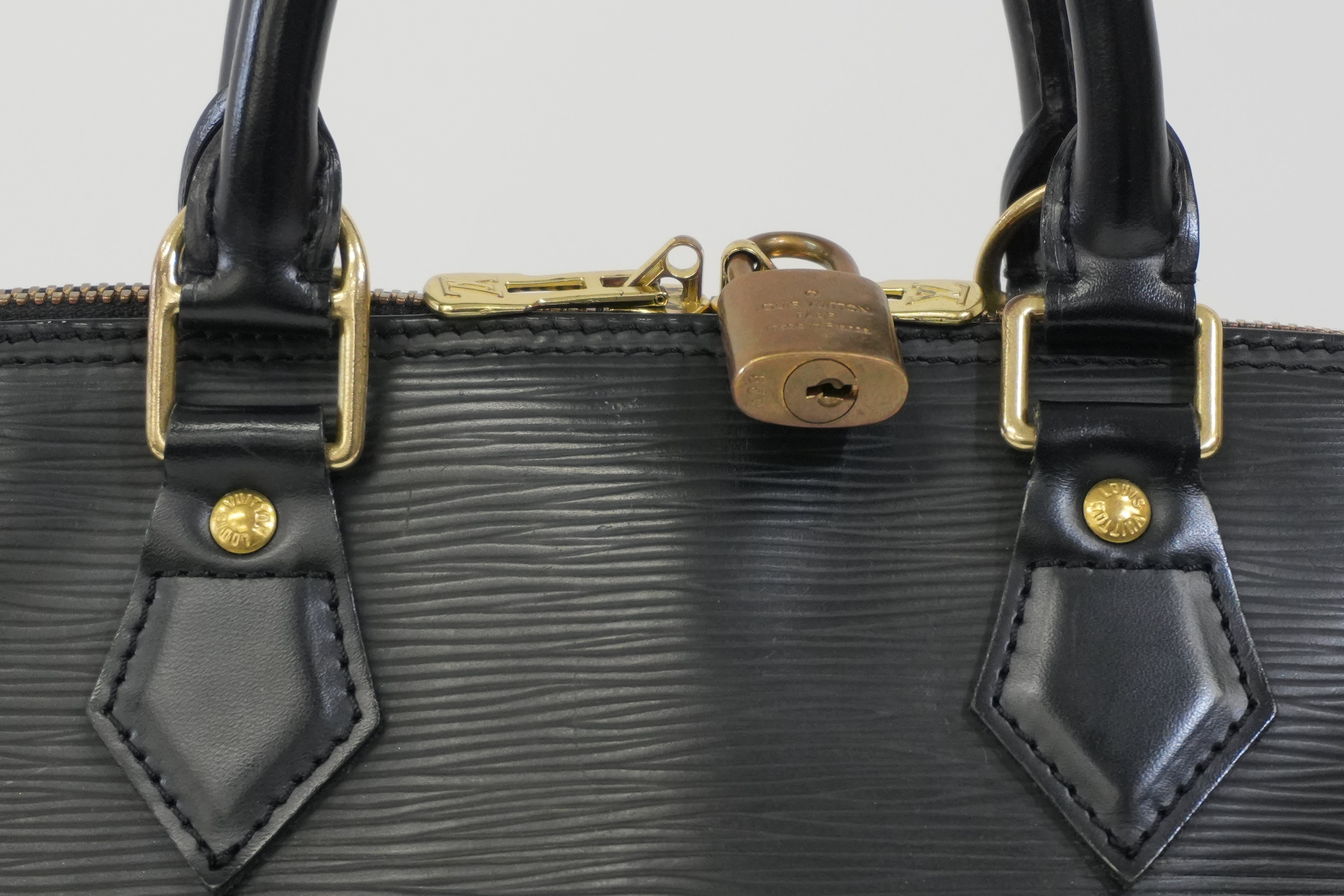 Pre-Owned Louis Vuitton Epi Alma PM Handbag Black