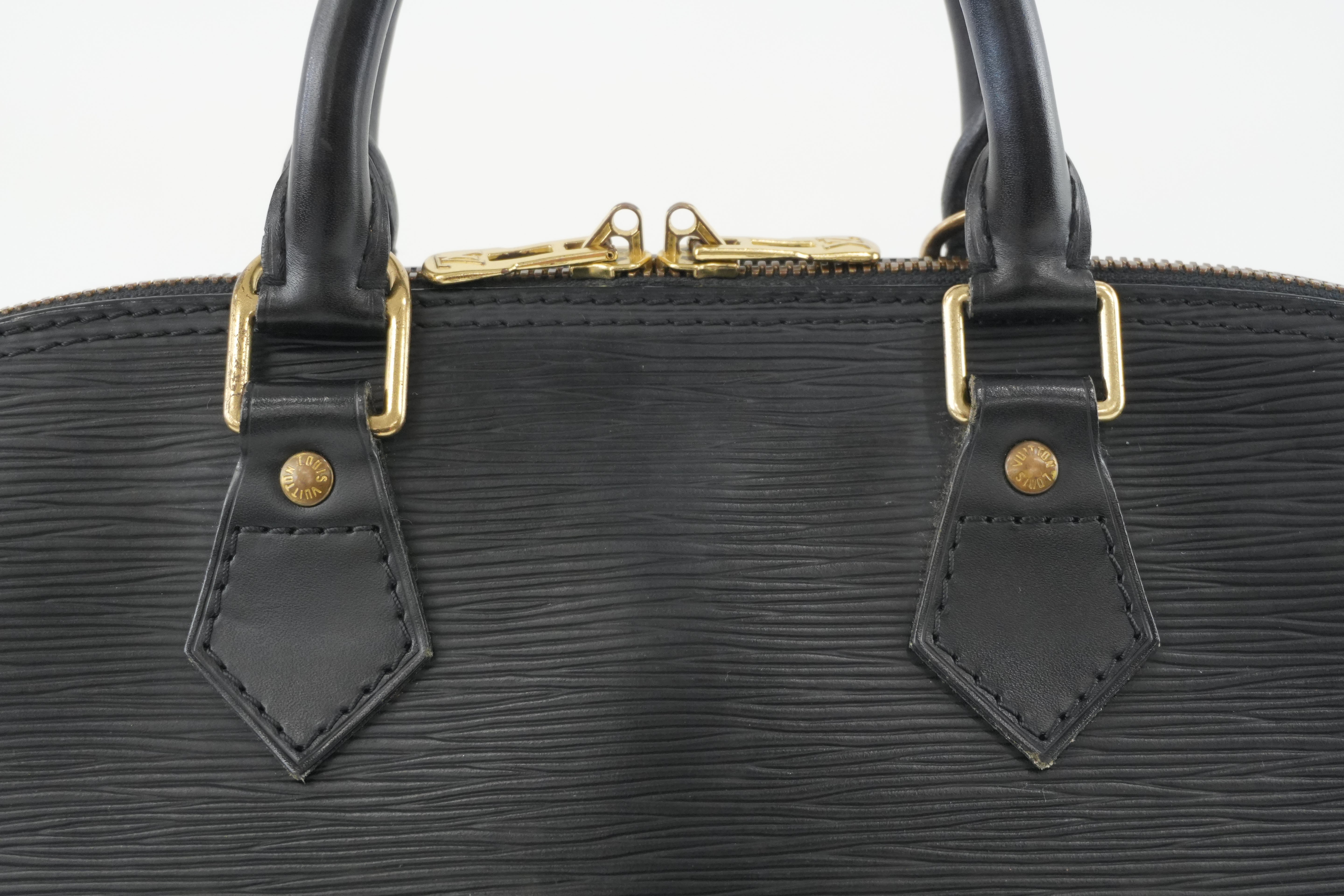 Pre-owned Louis Vuitton Epi Alma Handbag Black