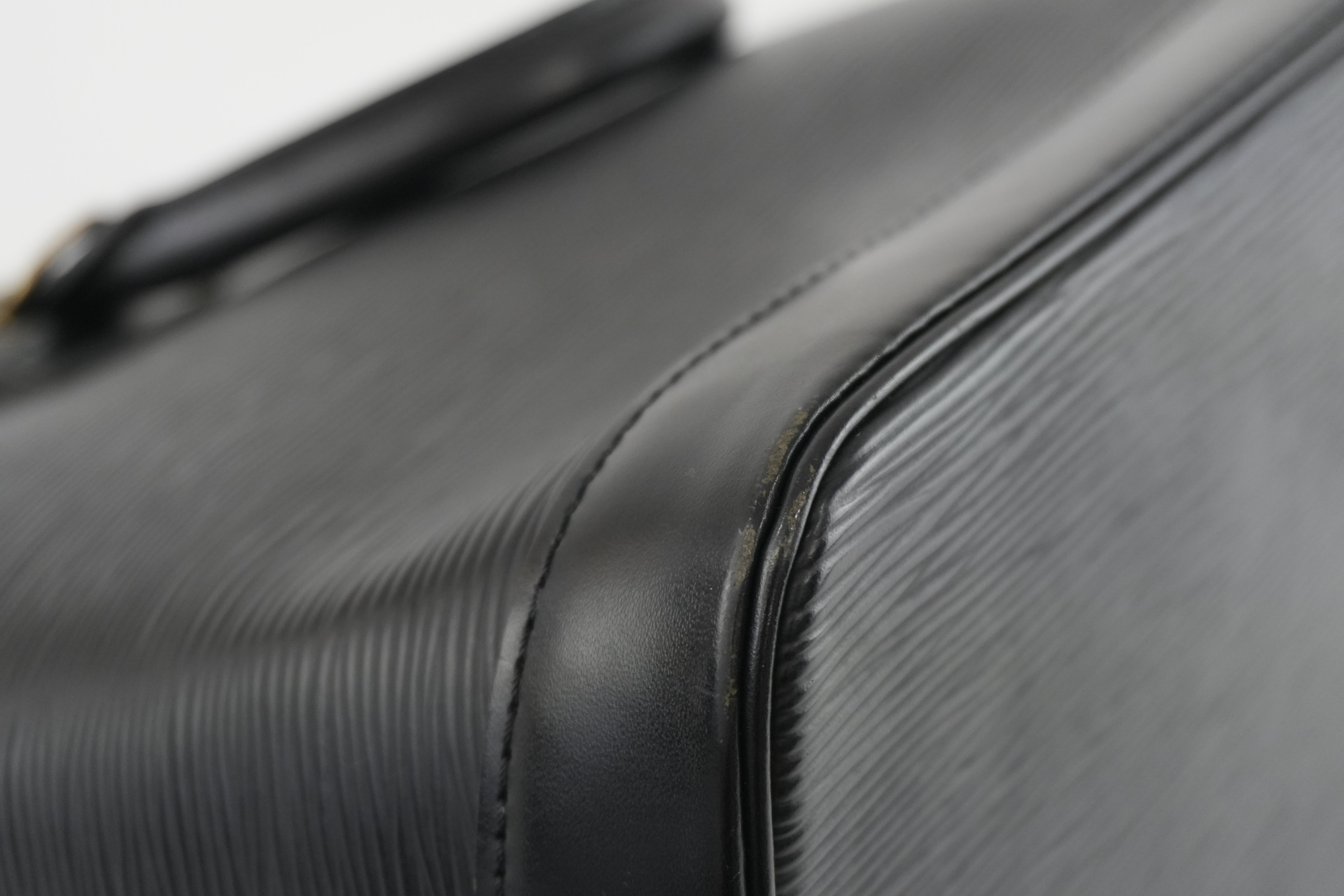 Pre-owned Louis Vuitton Epi Alma Handbag Black