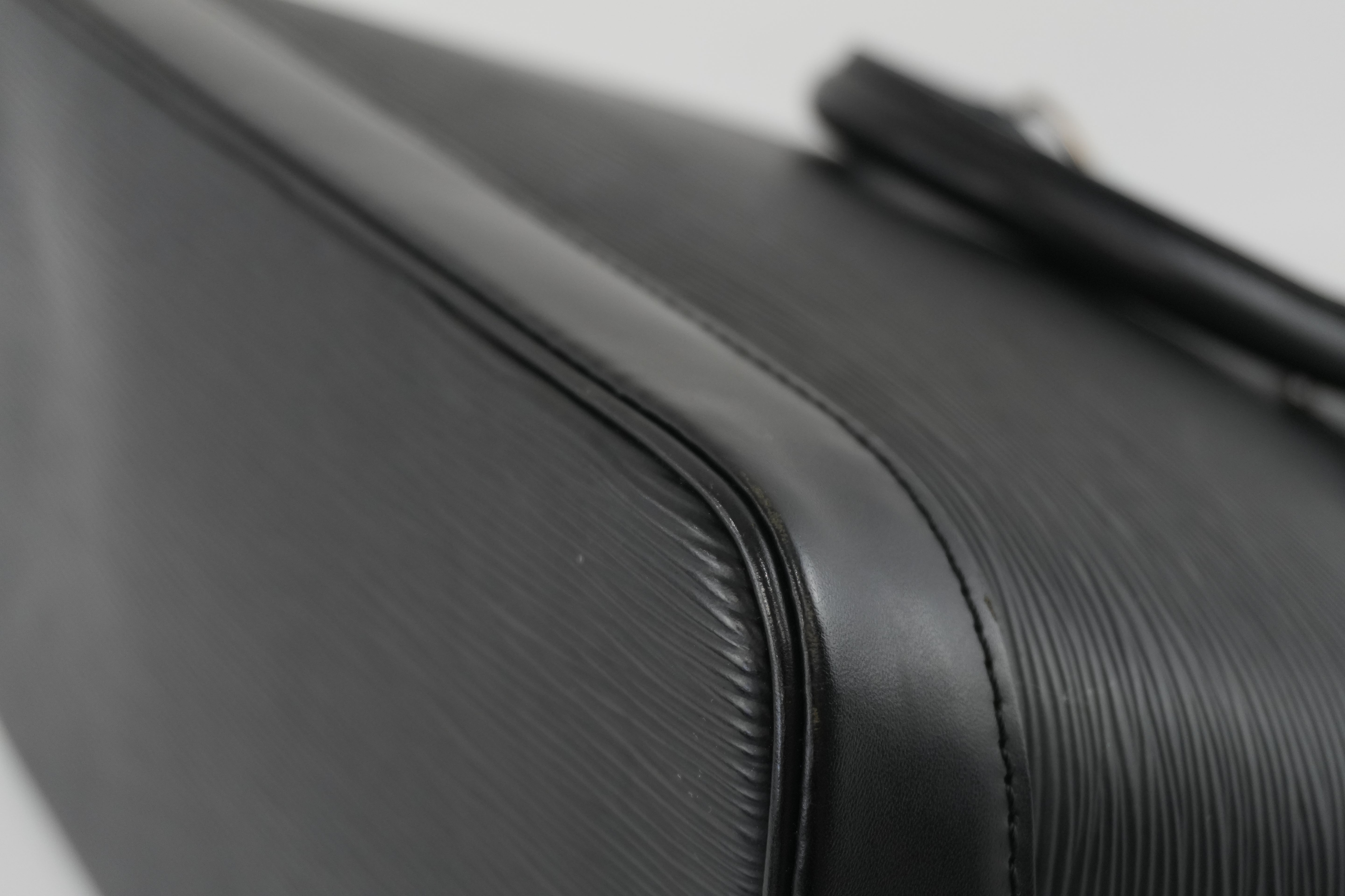 Pre-owned Louis Vuitton Epi Alma Handbag Black