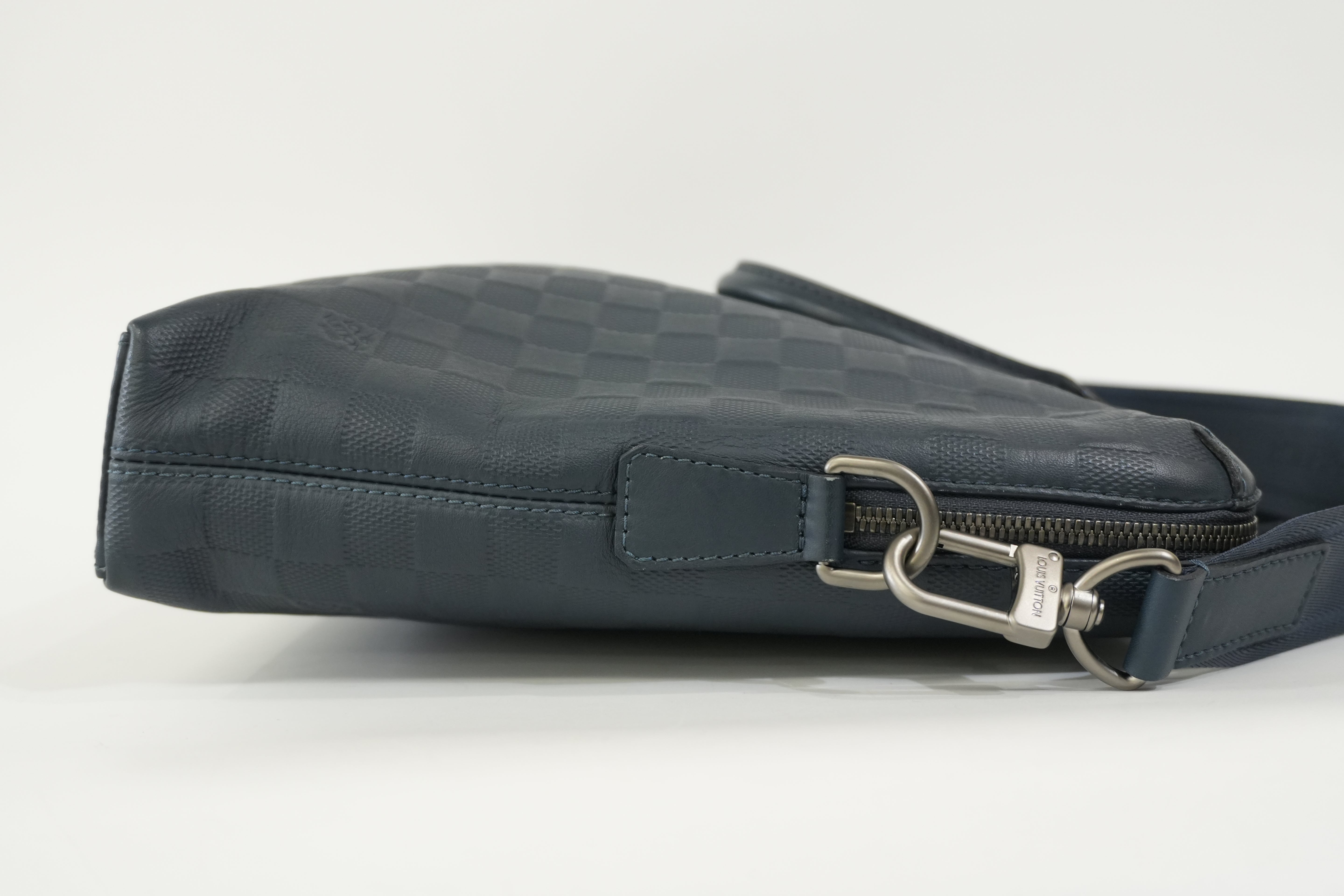 Pre-Owned Louis Vuitton Porte Documents Jour Two-Way Briefcase Bag Blue