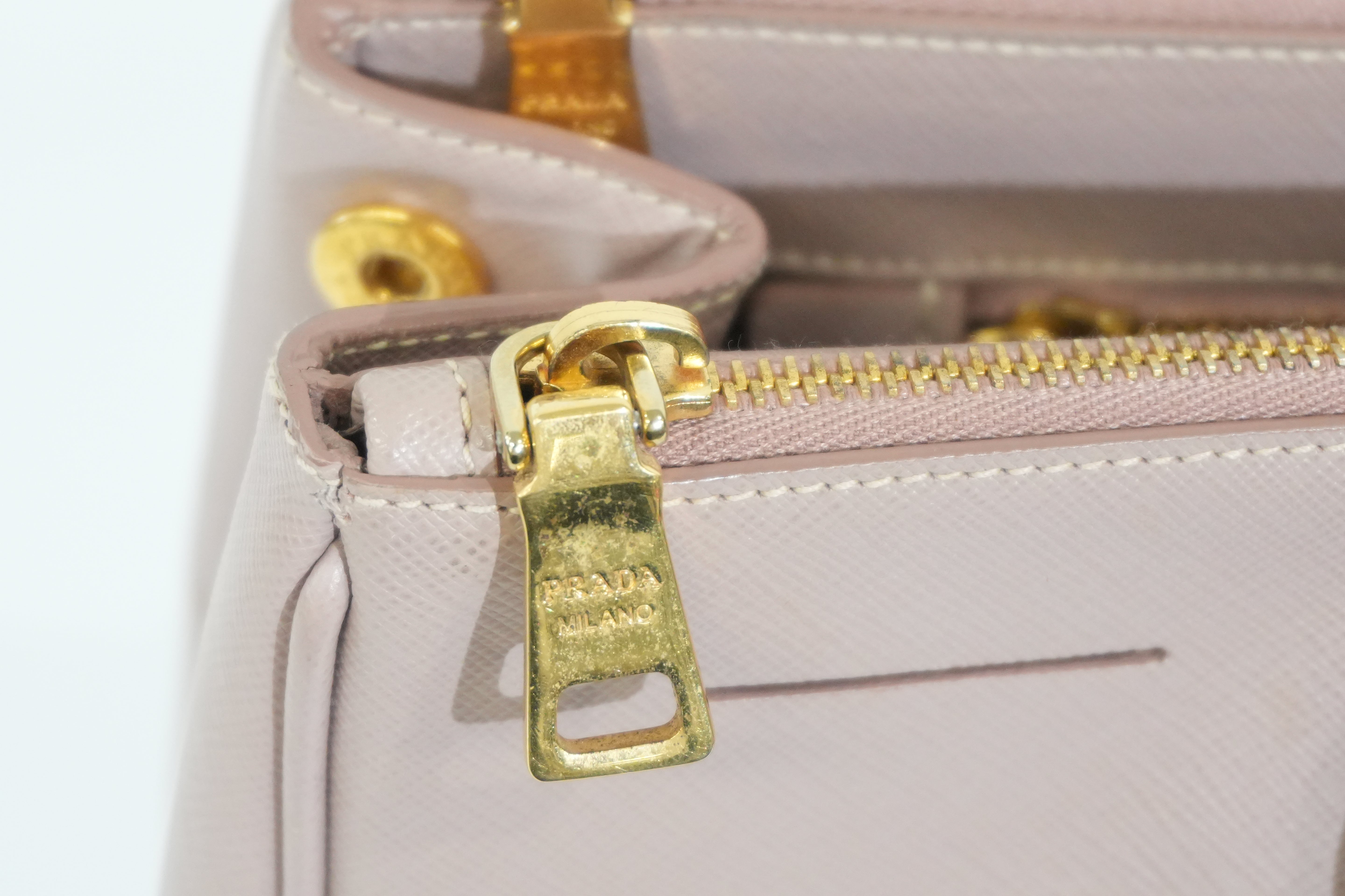 Pre-owned Prada Saffiano Handbag Pink