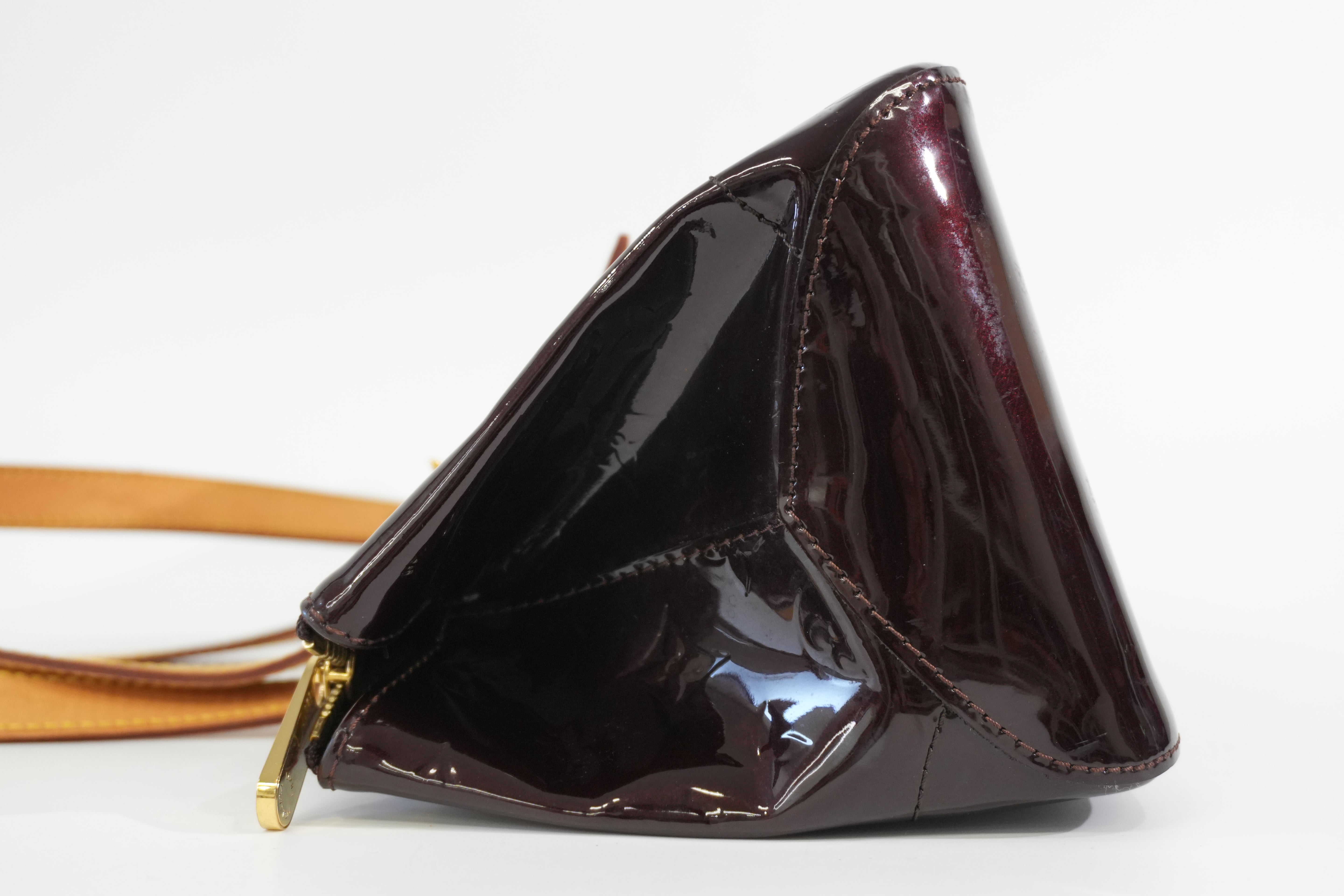 Pre-owned Louis Vuitton Vernis Rosewood Avenue Handbag Amarante